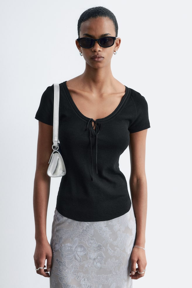 Maglia con lacci sul davanti - Nero/Viola - 1