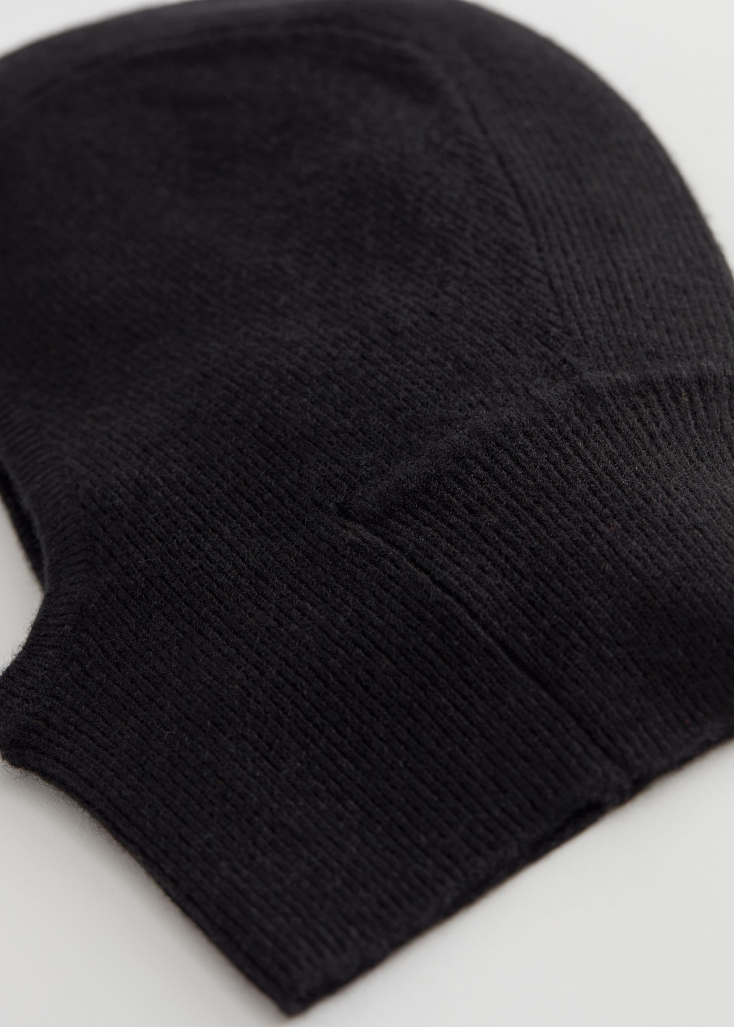 Cashmere Knitted Hood - {{variantName}} - Descriptive Detail