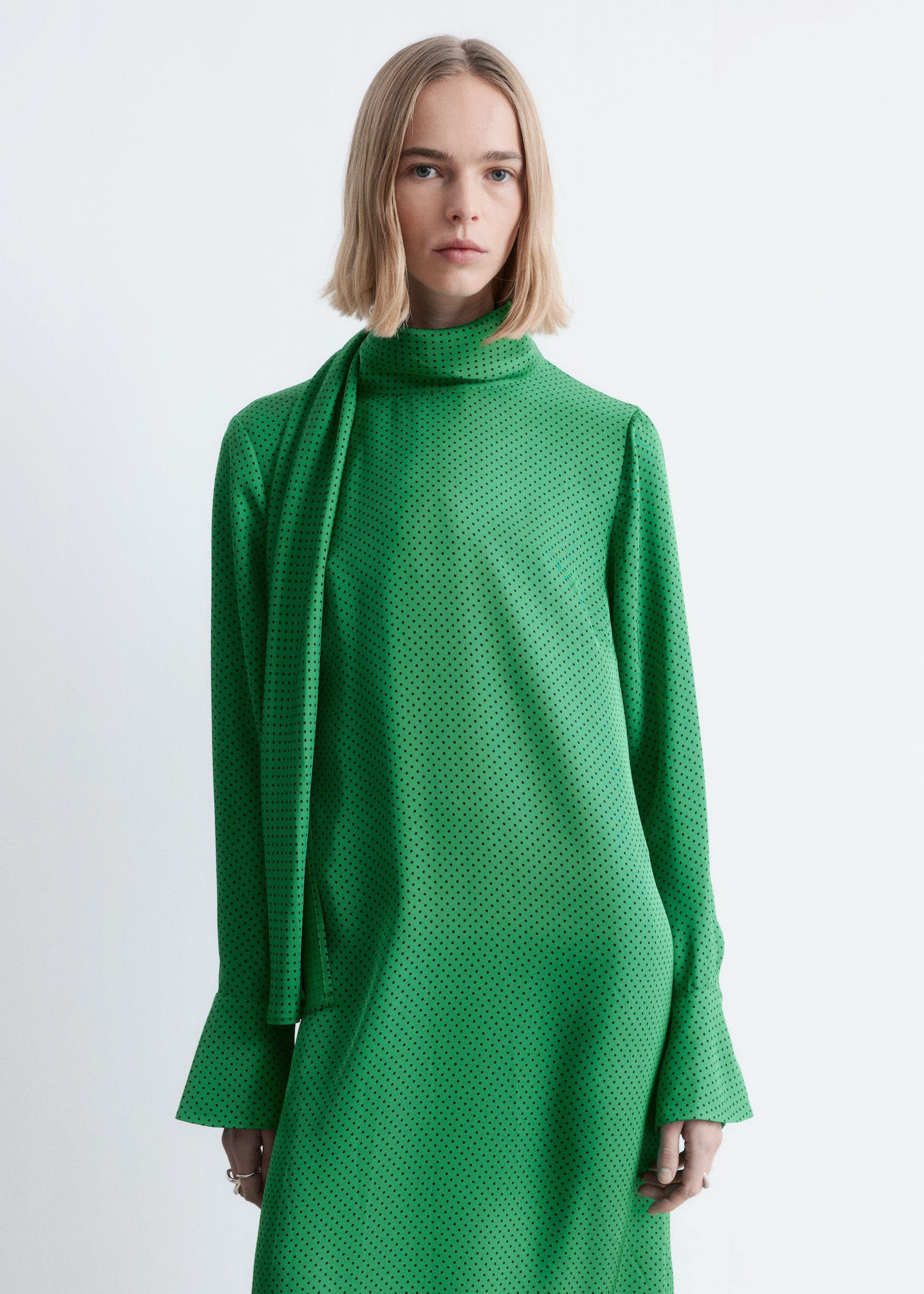 Midikjole med integreret tørklæde - Grøn/mikroprikker - 3