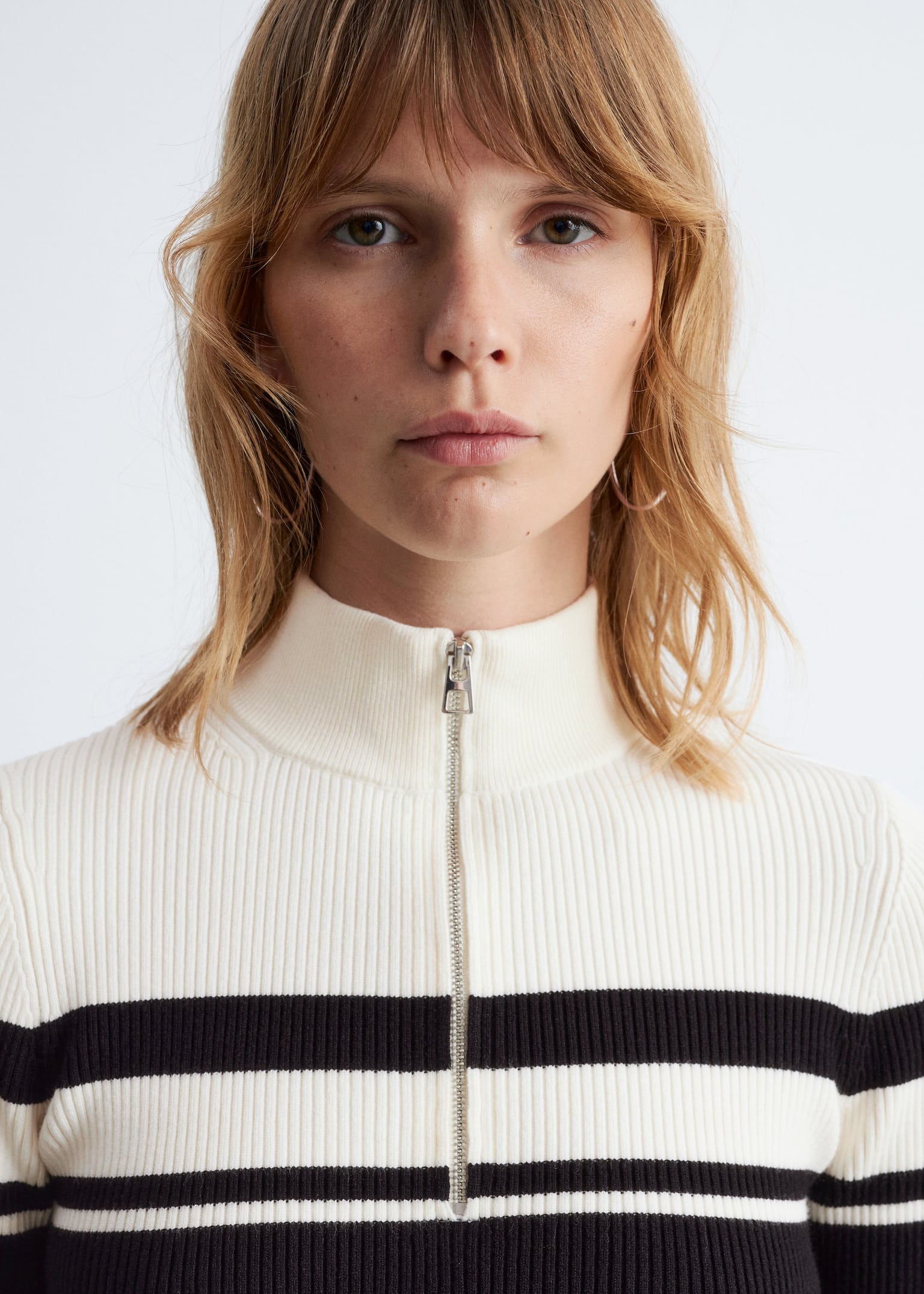 Pullover mit kurzem Reißverschluss und Stehkragen - Schwarz/Weiß