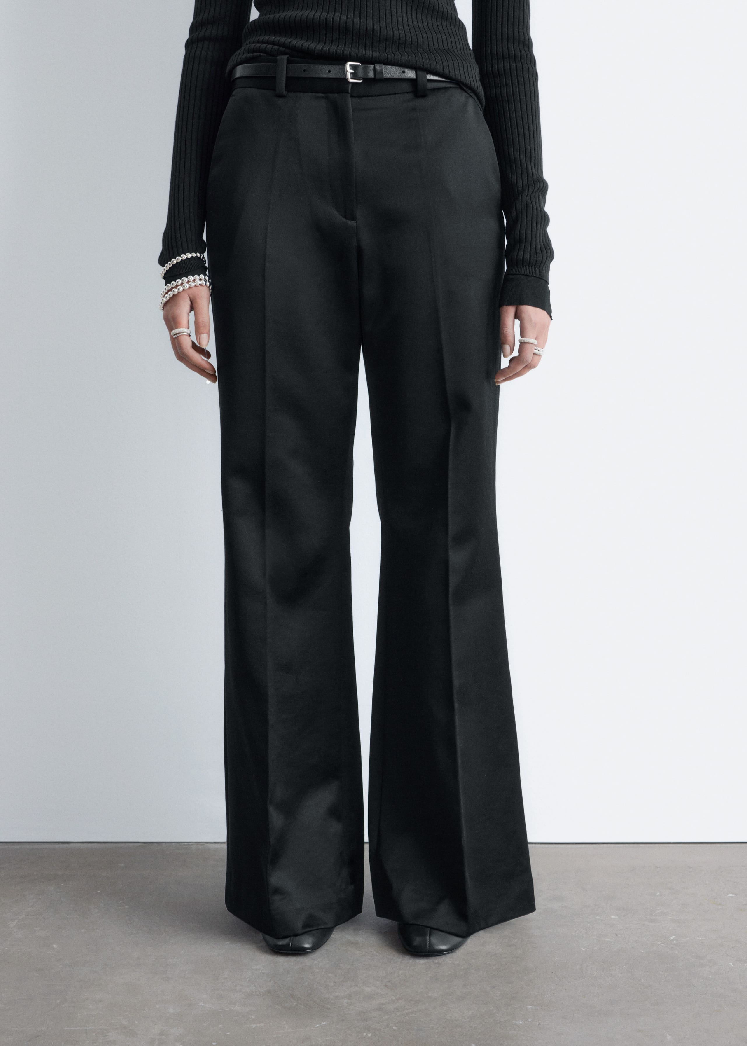 Pantalon évasé à plis marqués - Noir - Lookbook