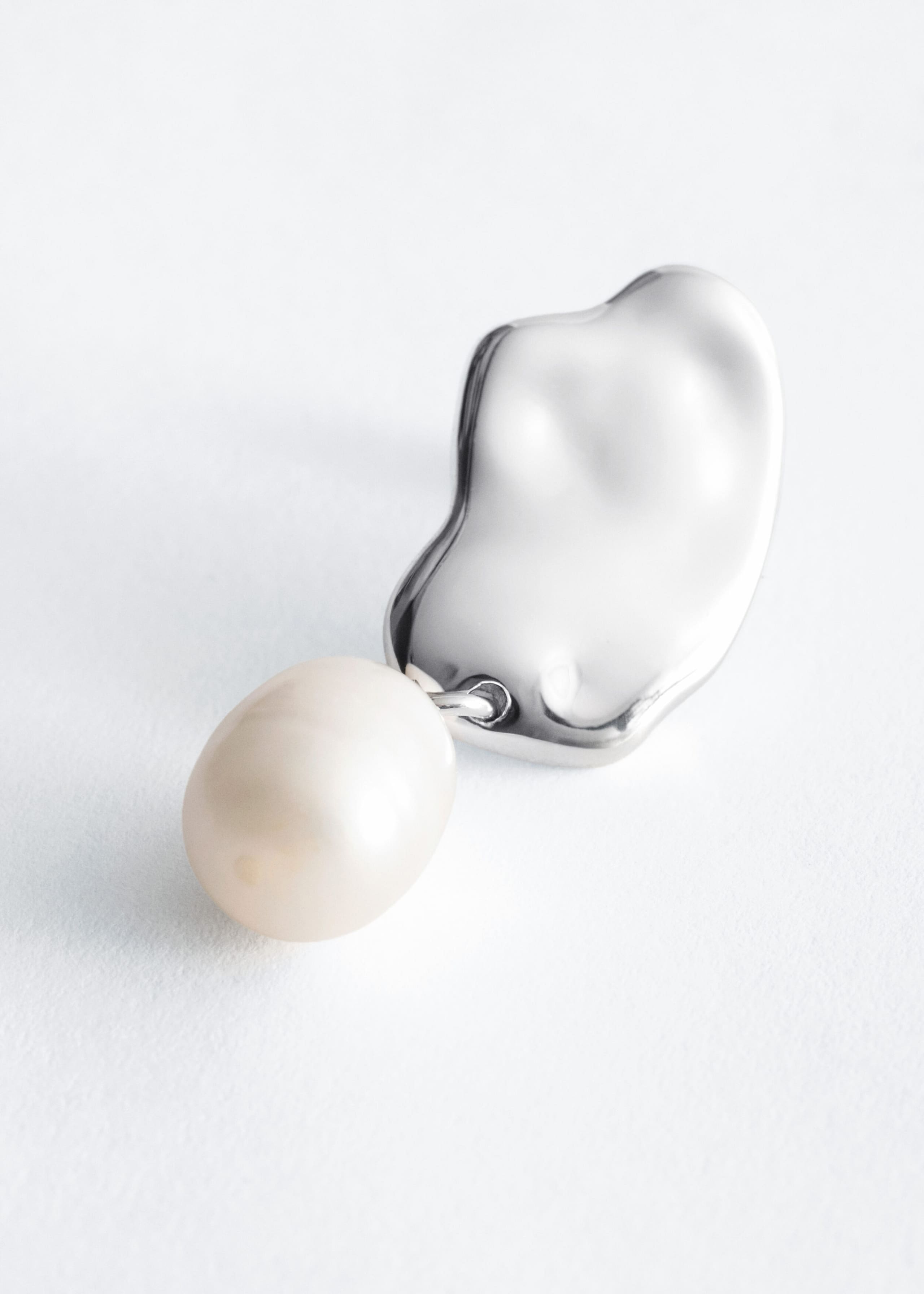 Freshwater Pearl Pendant Earrings - {{variantName}} - Descriptive Detail