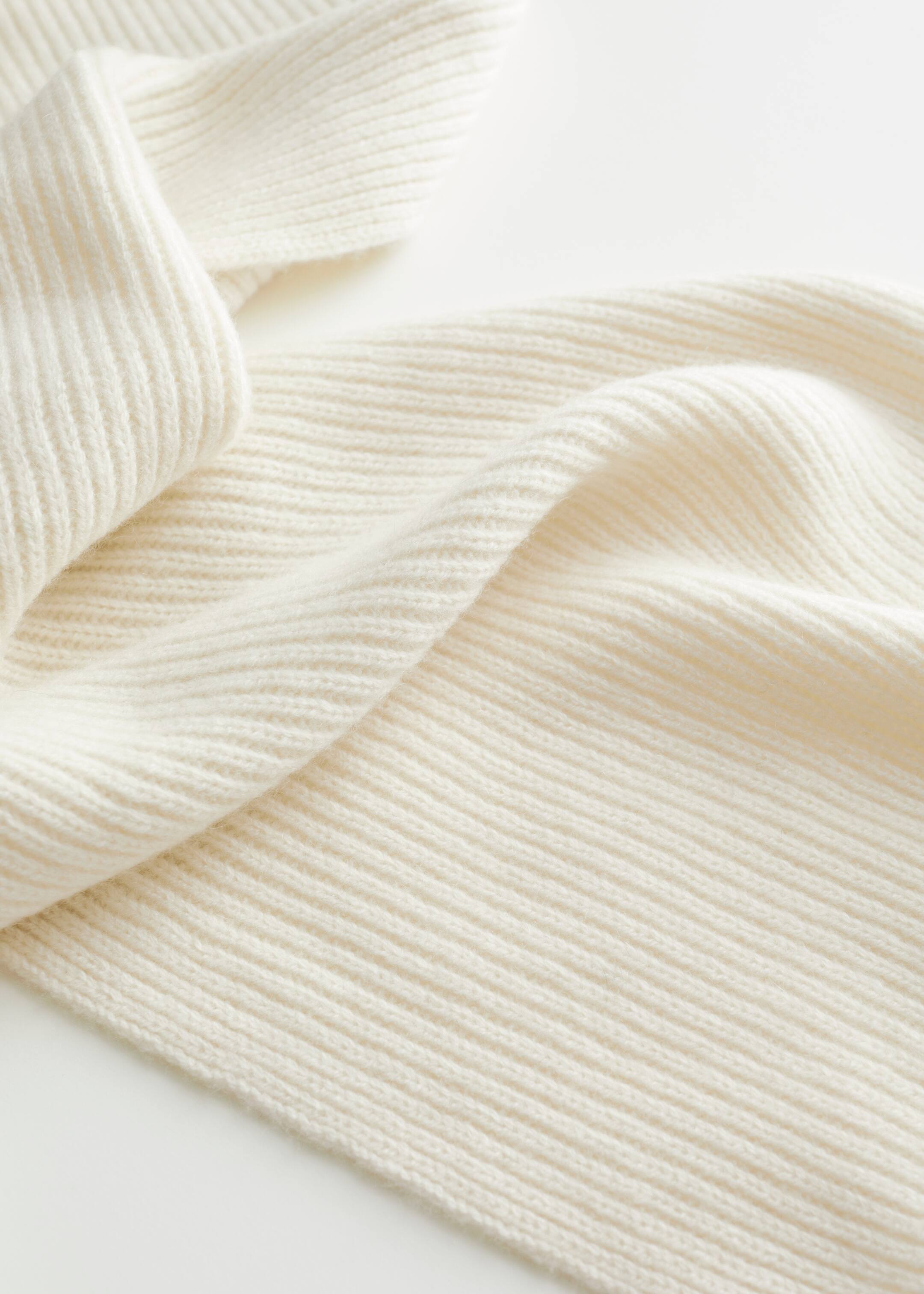 Vis større bilde: Cashmere Ribbed Knit Scarf - Off white - DAME | H&M NO 2