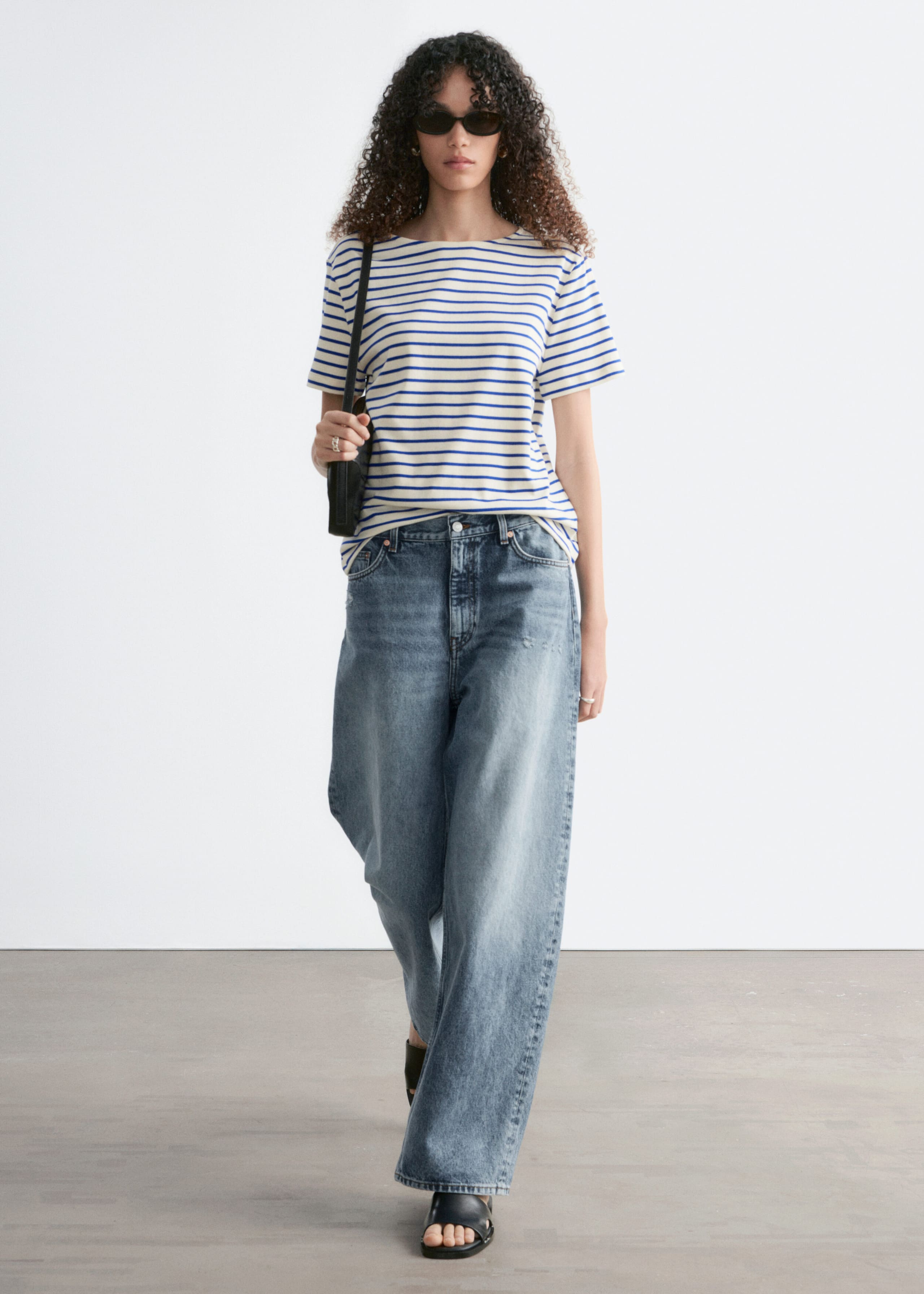 Gestreiftes T-Shirt - Schwarz/Weiß gestreift - Lookbook