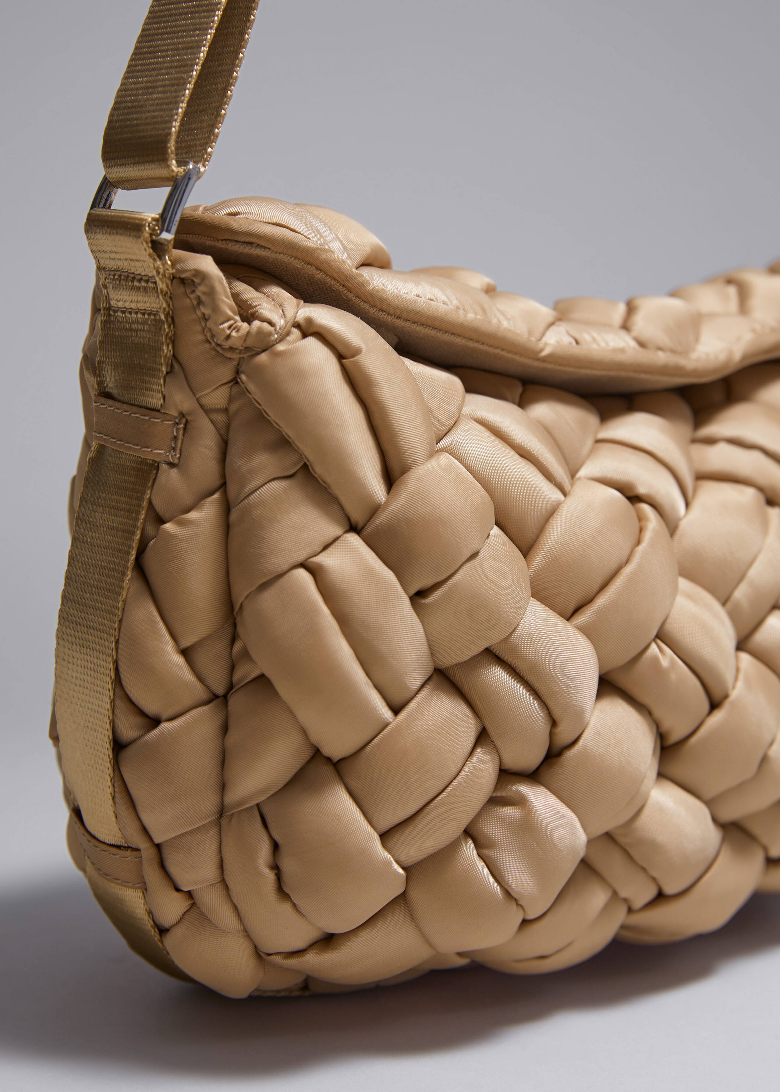 Geflochtene Schultertasche aus Nylon - {{variantName}} - Beschreibendes Detail