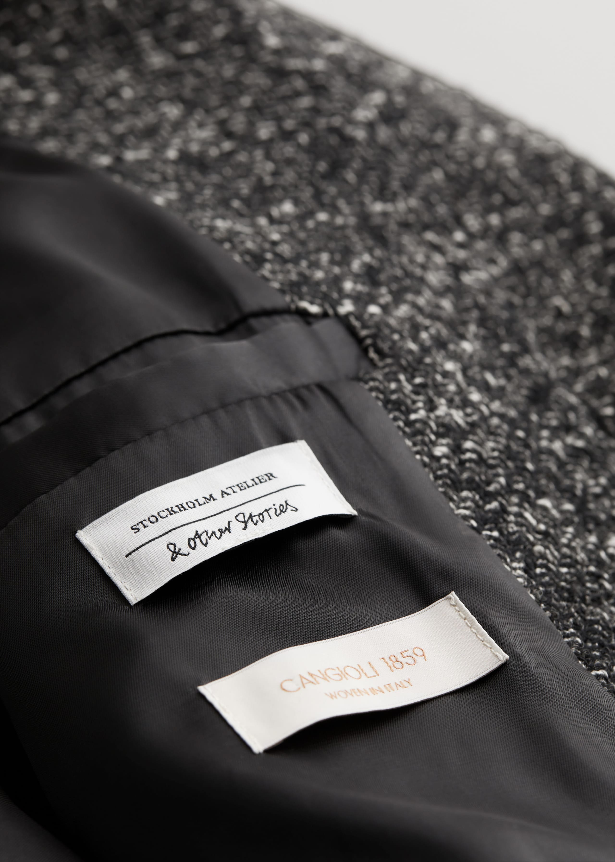 Mantel mit Gürtel - {{variantName}} - Beschreibendes Detail