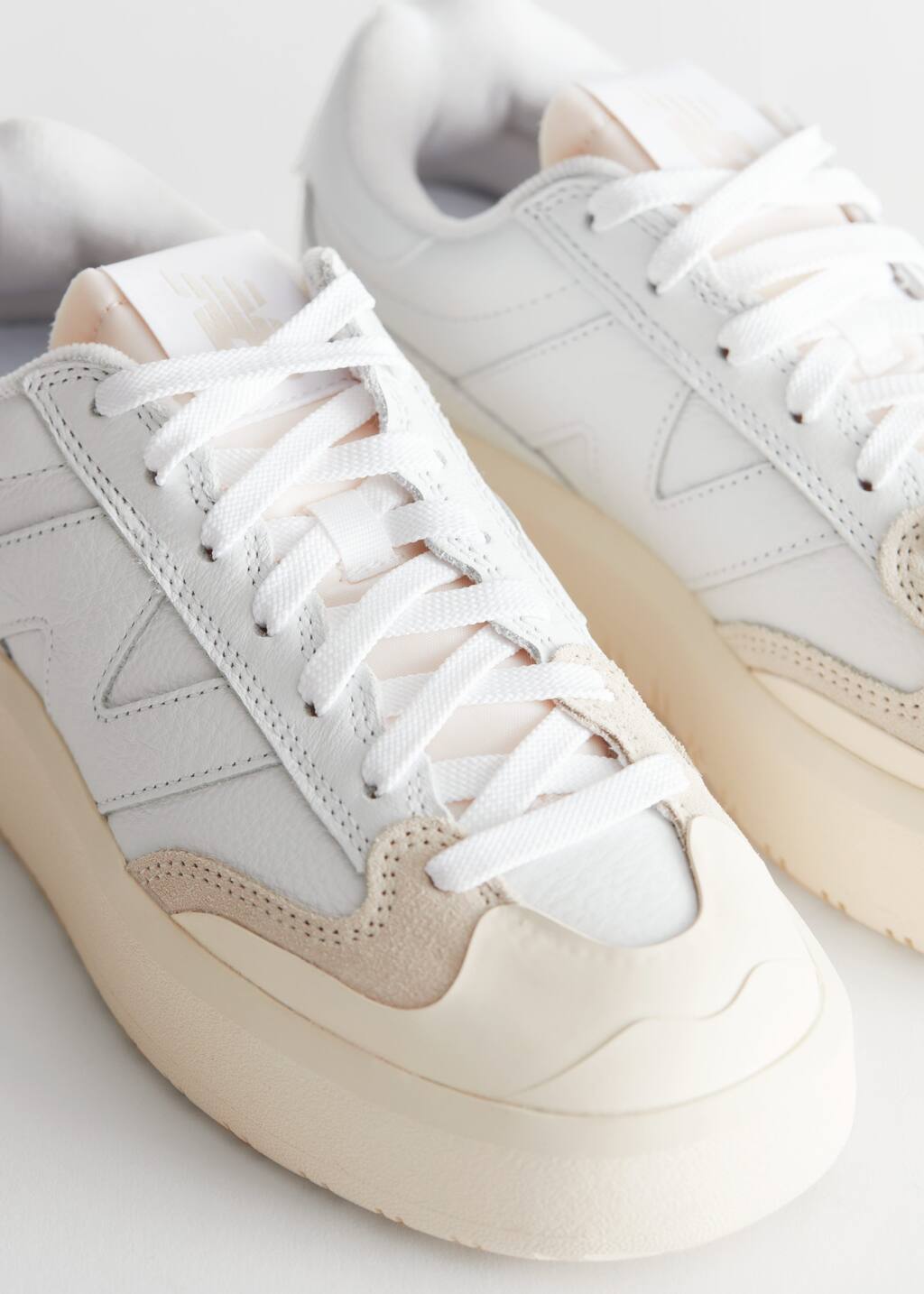 New Balance CT302 Chunky Court Sneakers - {{variantName}} - Detalle descriptivo
