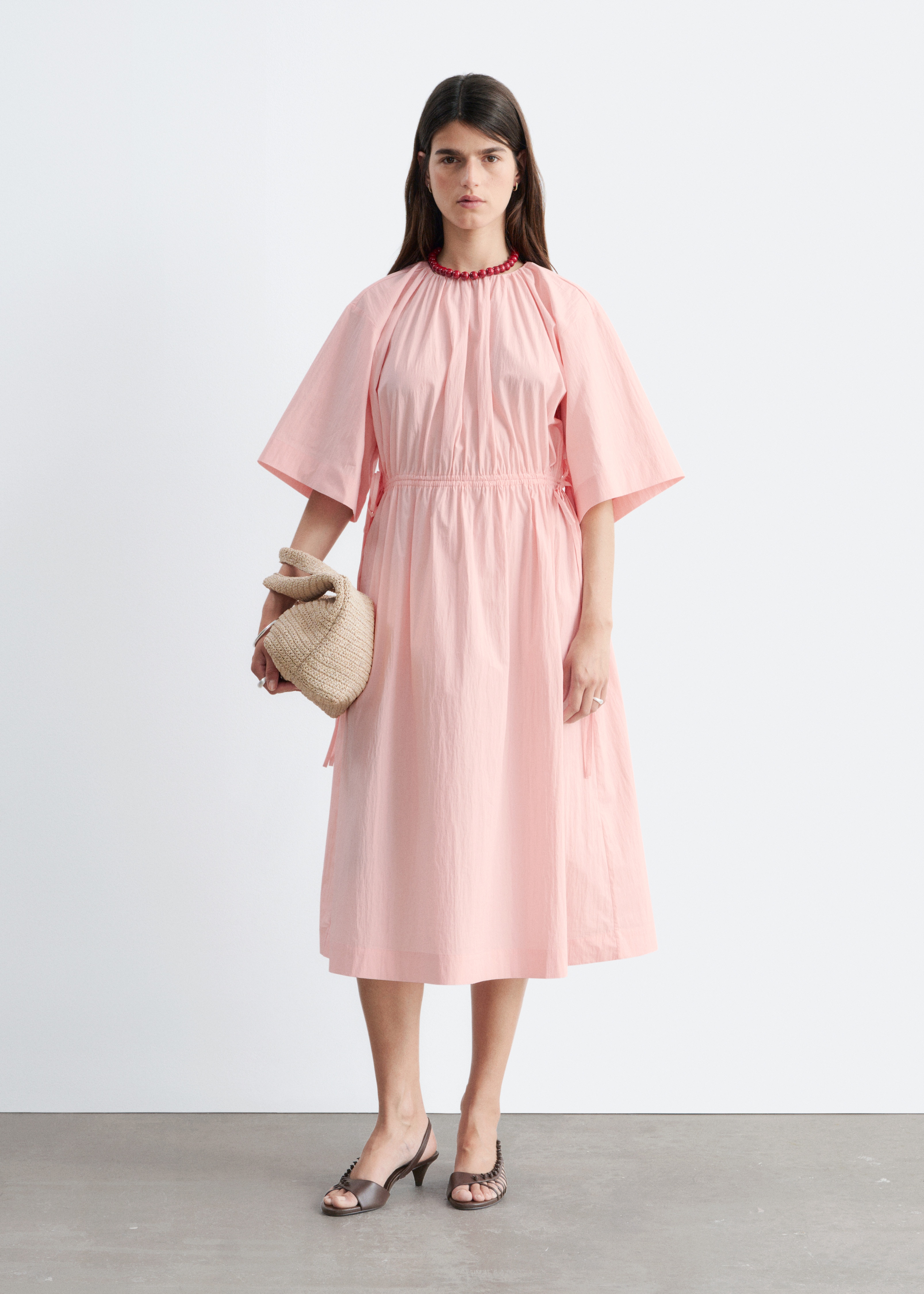 Vestido midi com cordão