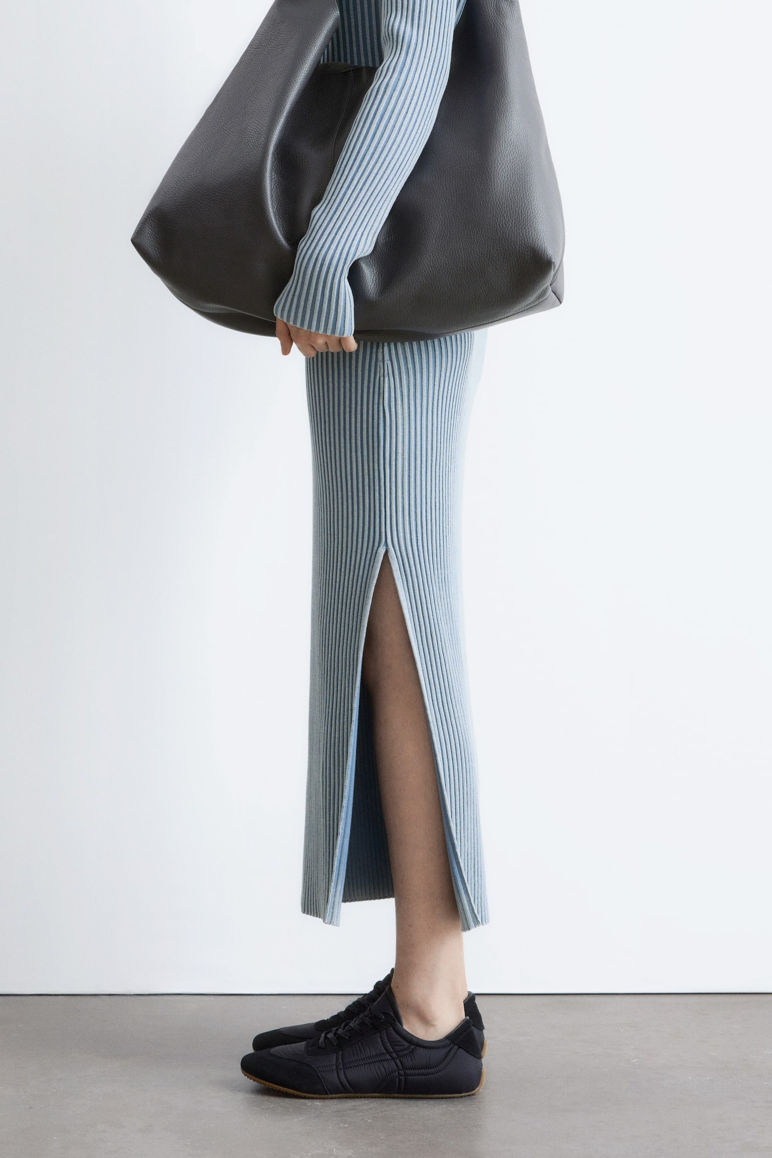 Ribbet maxikjole med lynlås - Støvet blå - 6