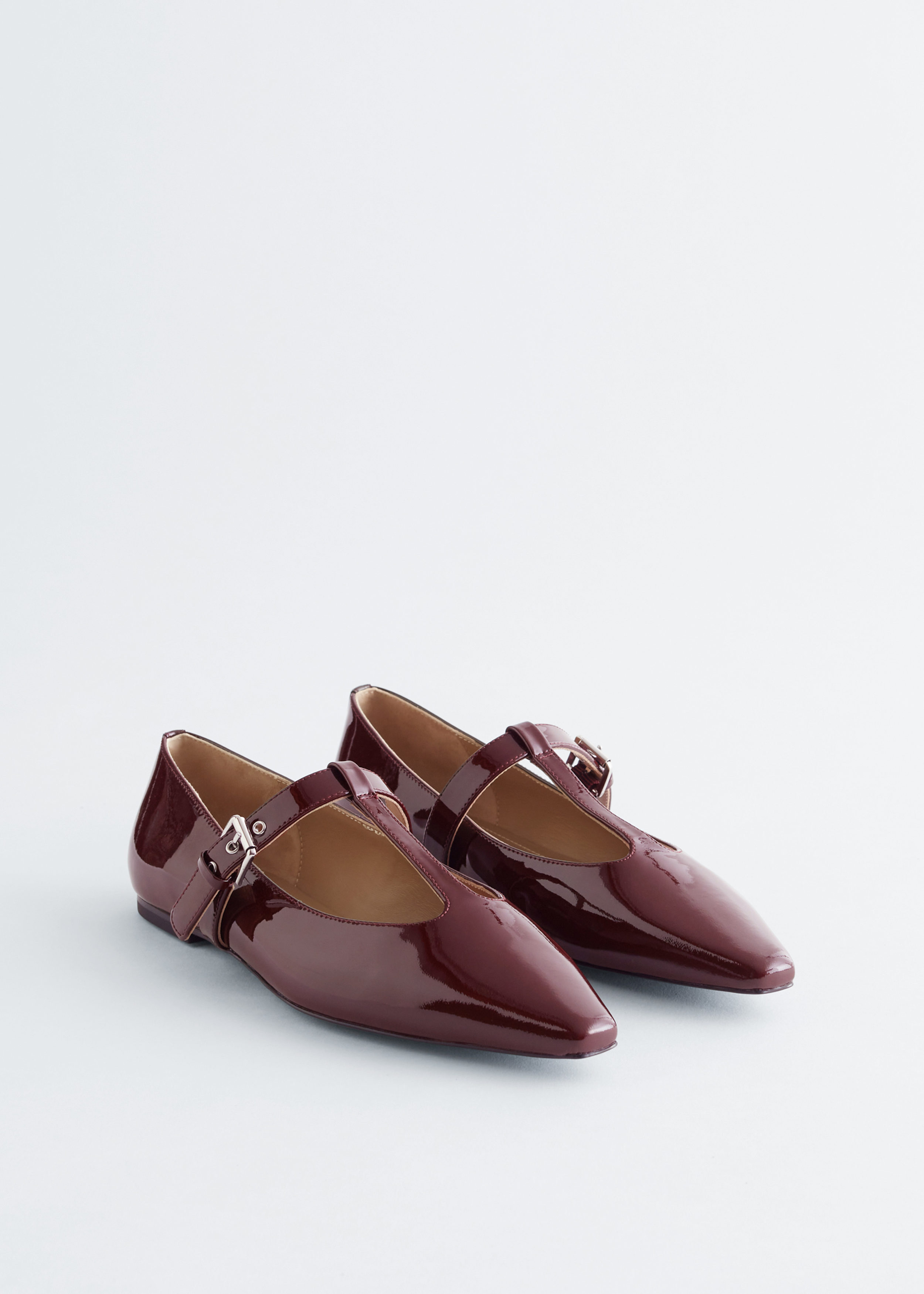Image of Flache Ballerinas aus Leder mit T-Riemen