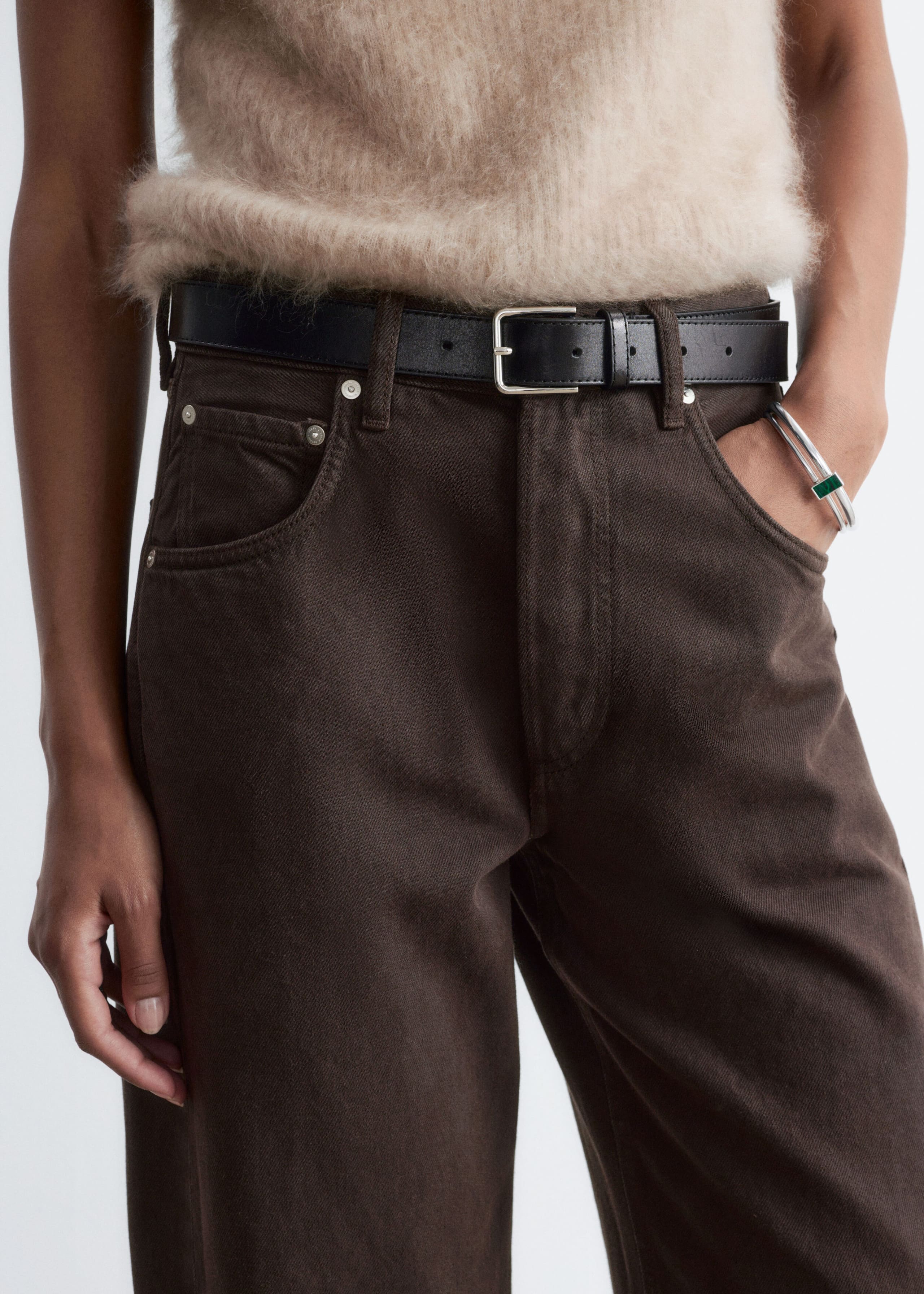 Jeans mit Barrel-Bein - Hellblau - Lookbook