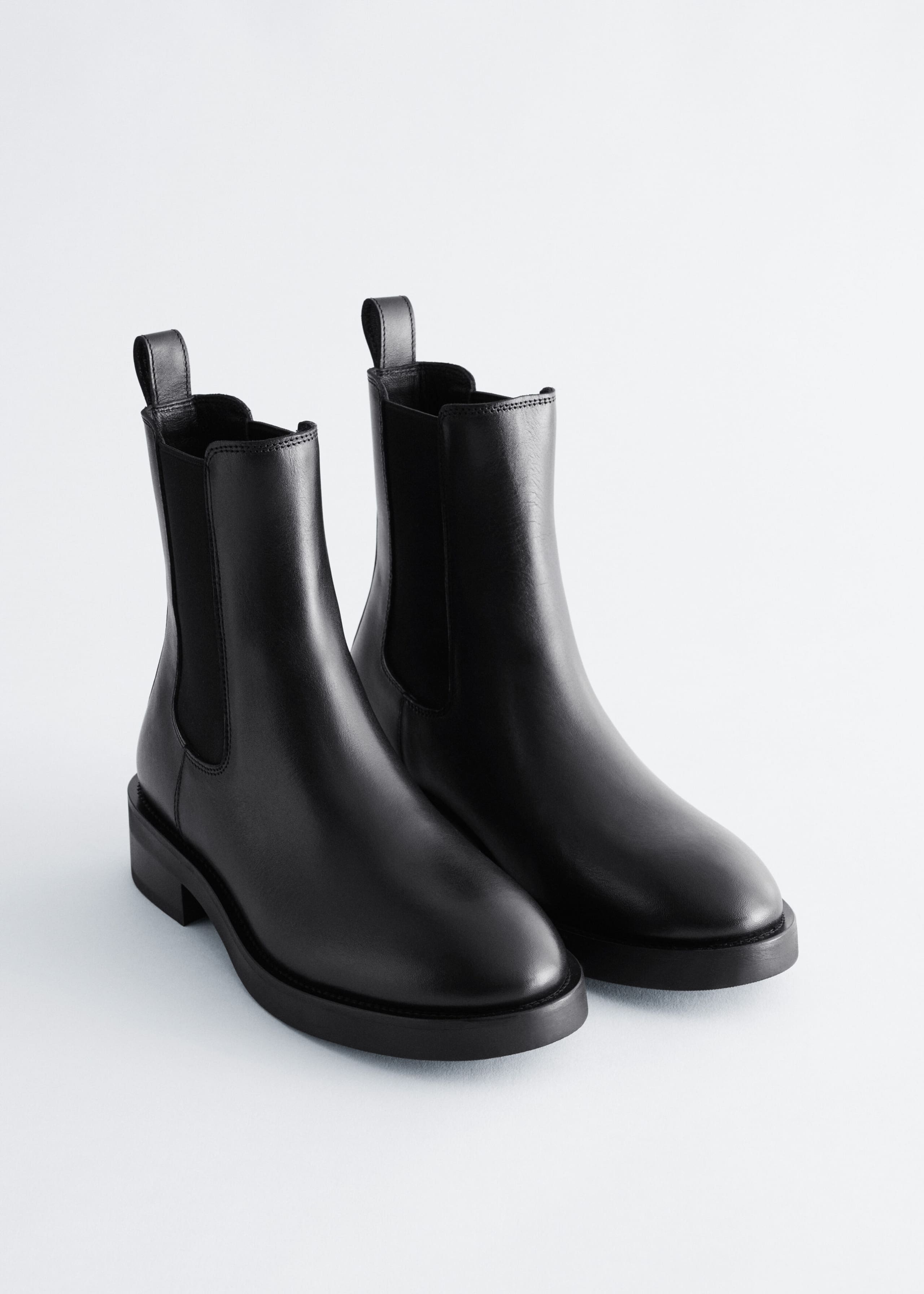 Leather Chelsea Boots - Black - Stillleben