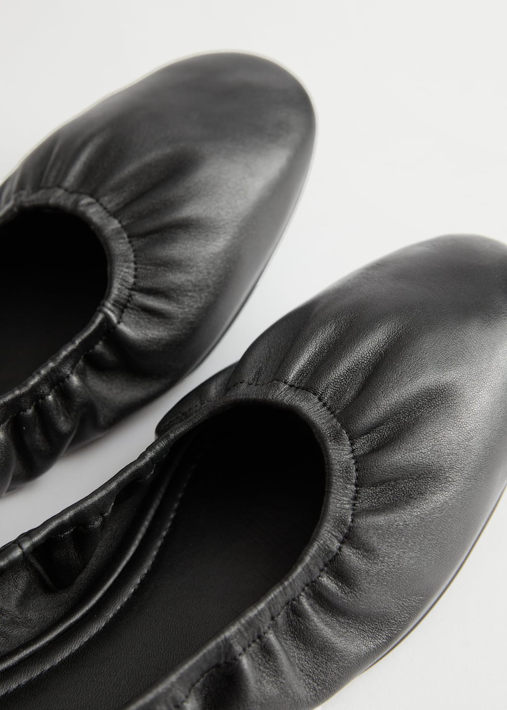 Gathered Leather Ballerina Flats - {{variantName}} - Descriptive Detail