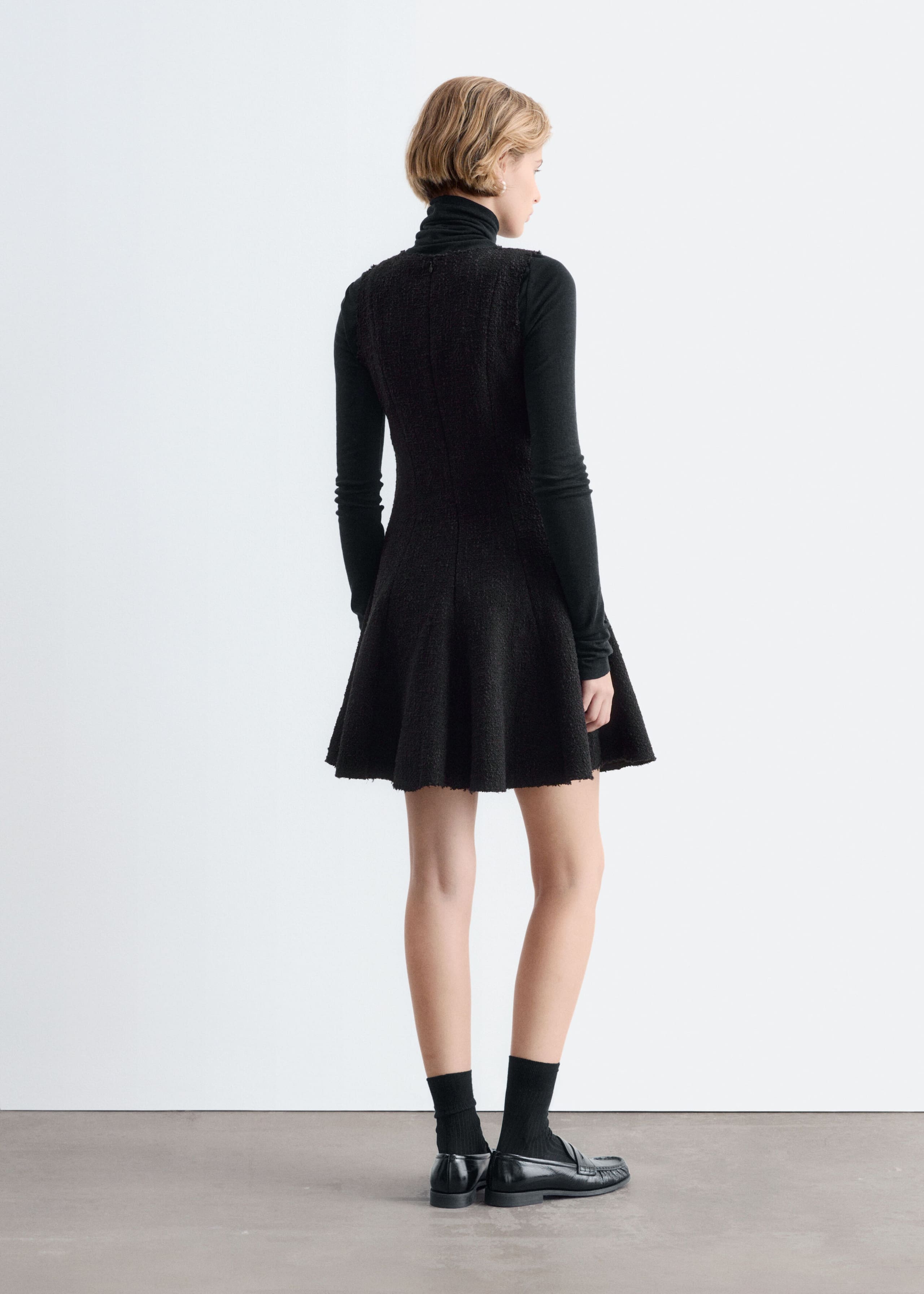 Minikleid mit unbearbeiteten Kanten - Schwarz - Lookbook