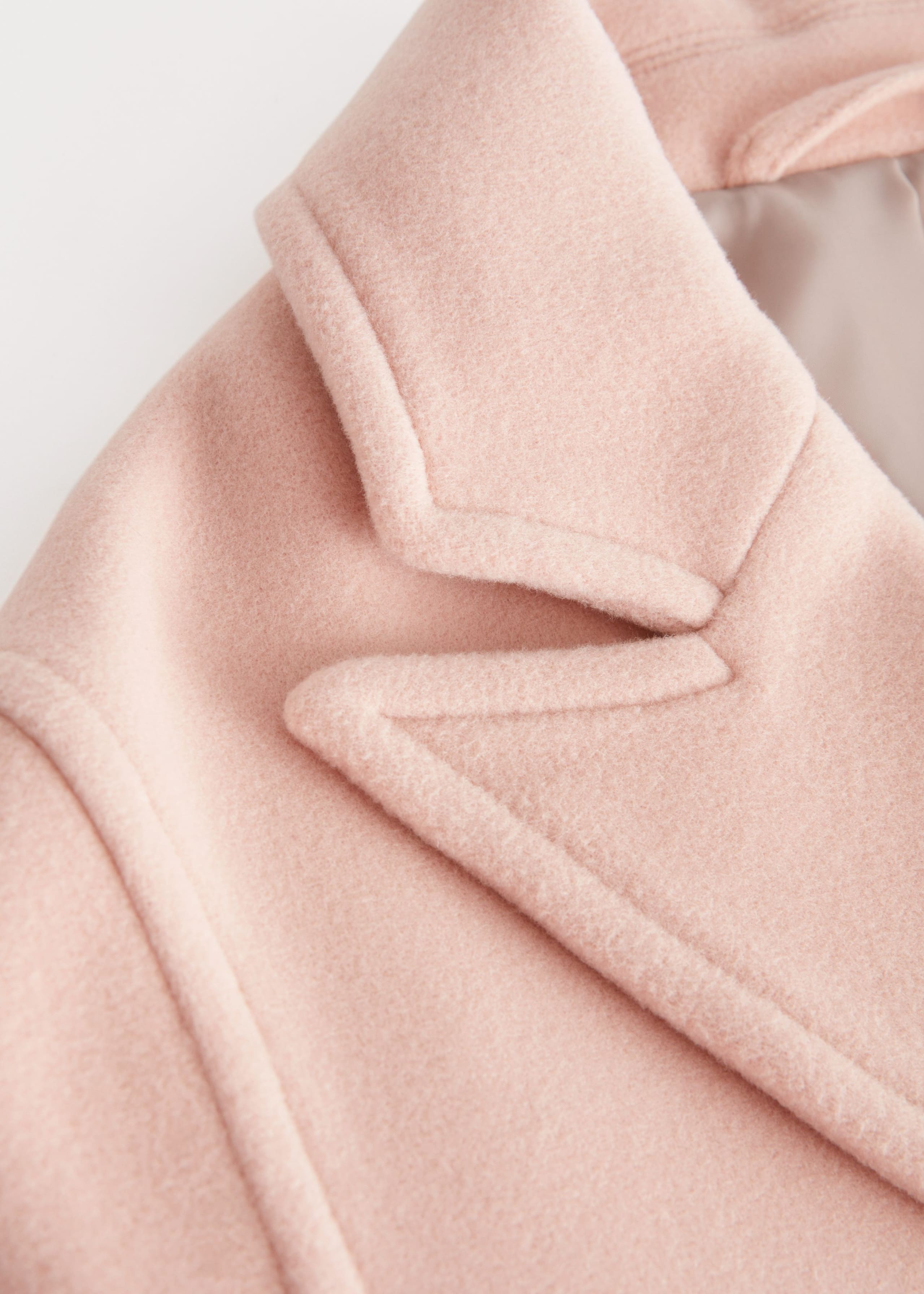 OversizedDouble-BreastedWoolCoat - {{variantName}} - Detalle descriptivo