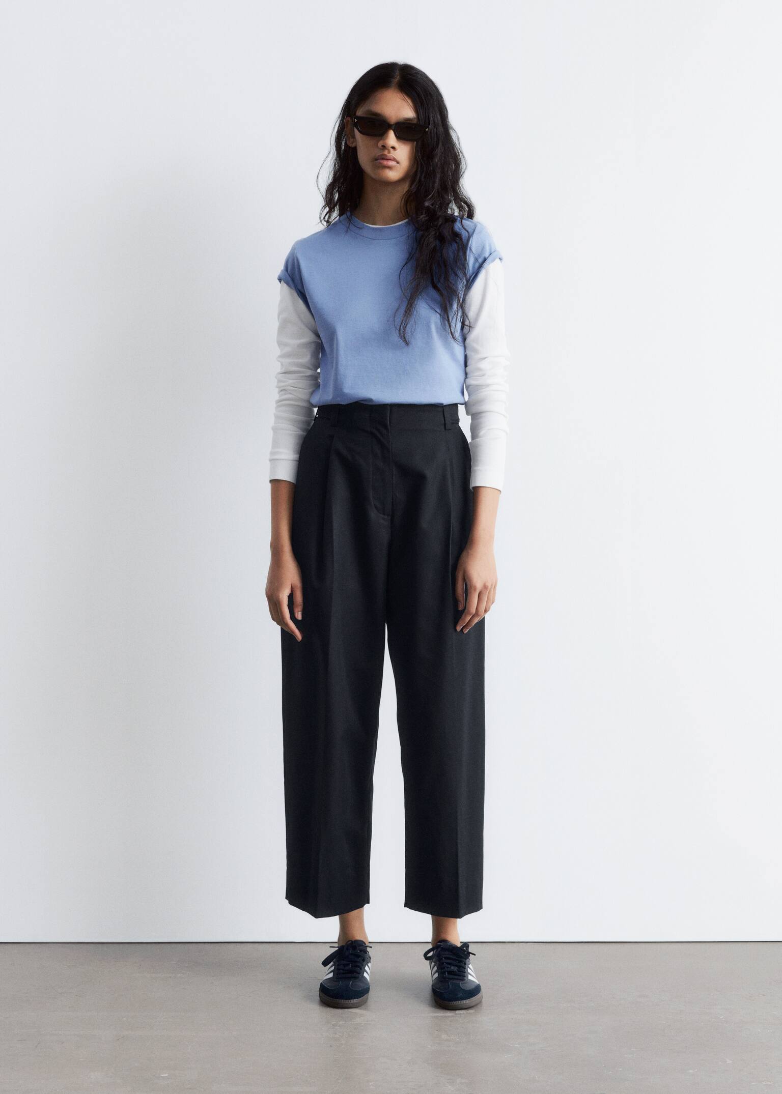 חולצת טי-שירט עם צווארון עגול - כחול אפרפר - 7