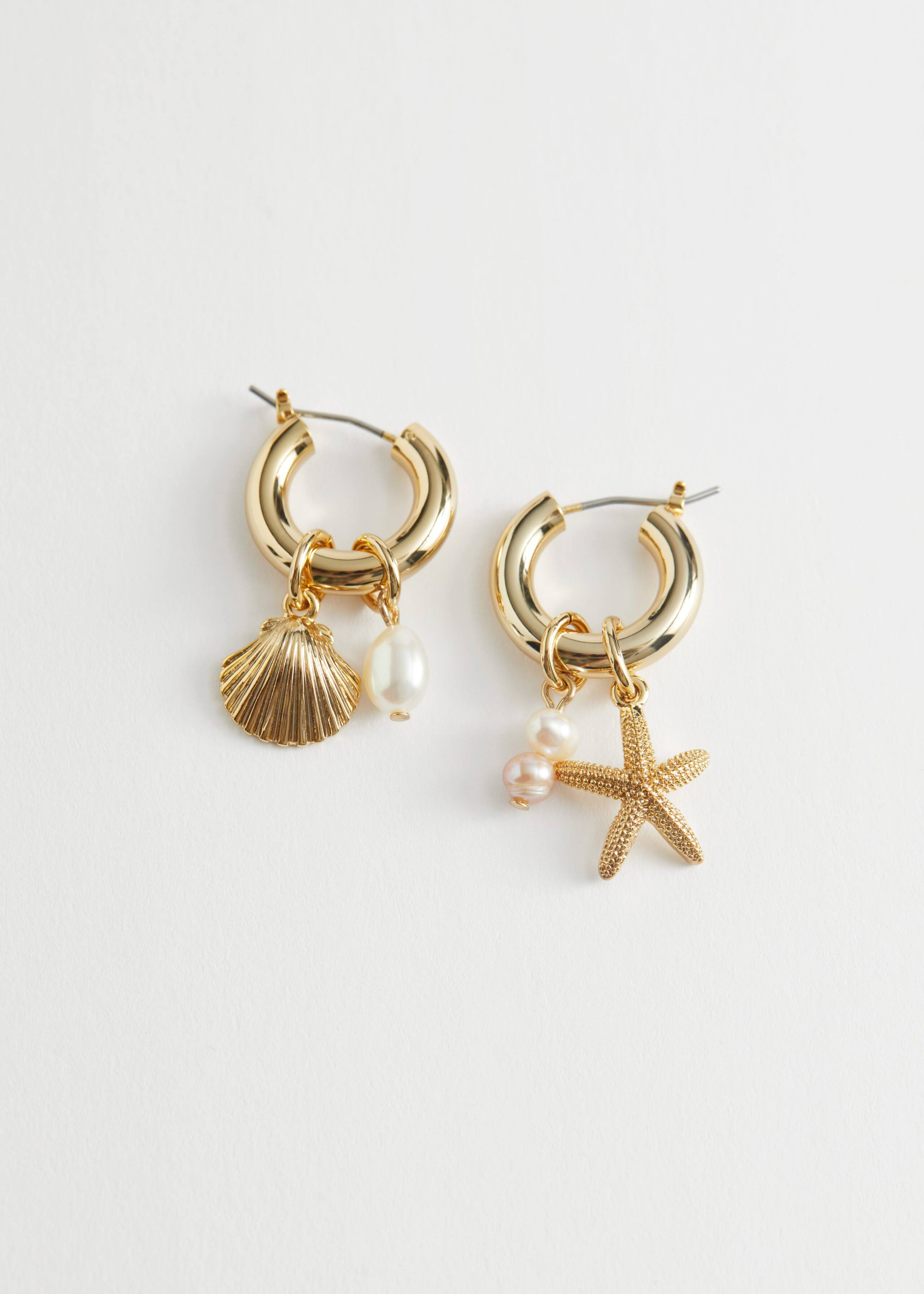 Ocean Charm Mini Hoop Earrings - Gold - Natura morta