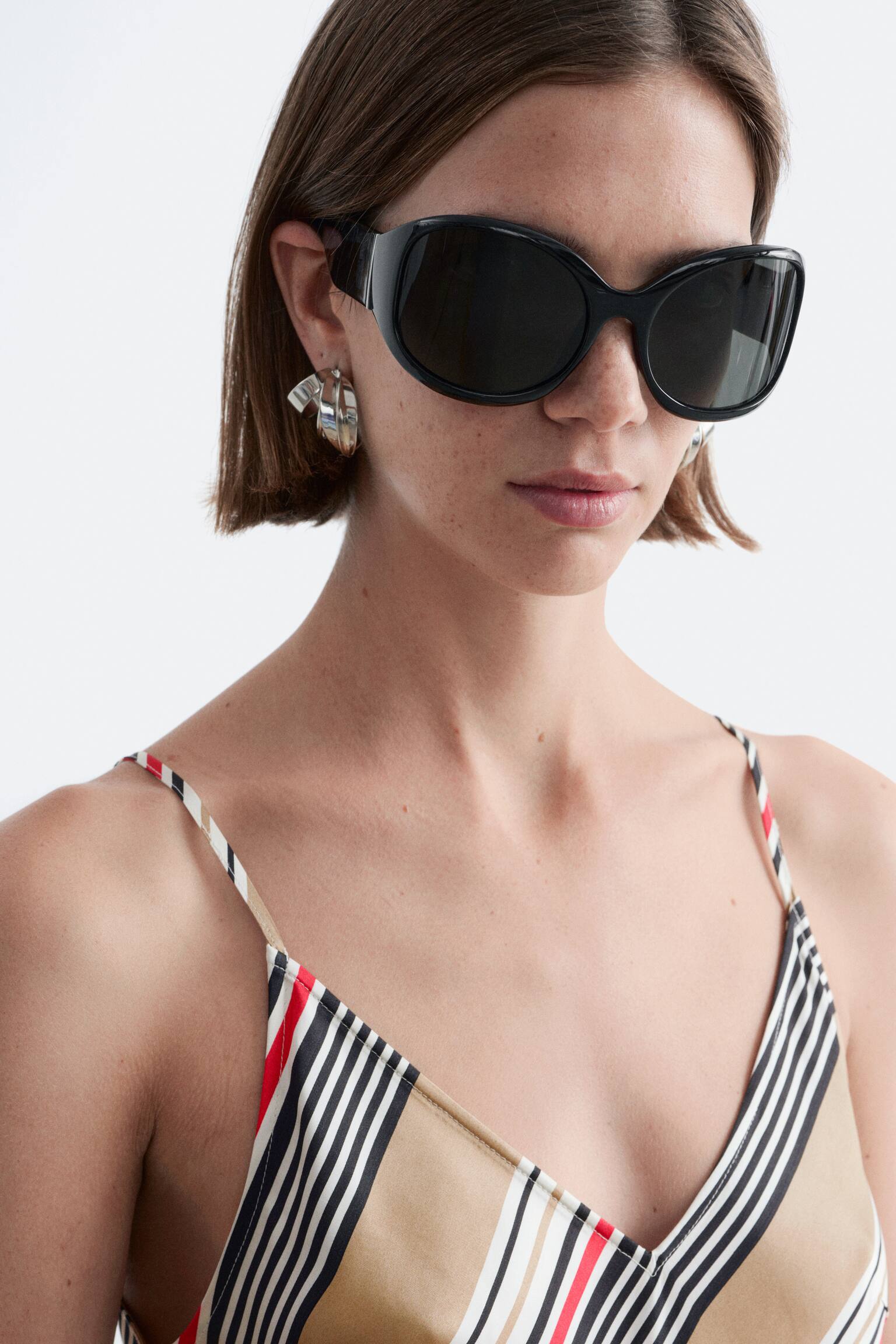 Halflange satijnen slipdress - Beige/grafische strepen - 9