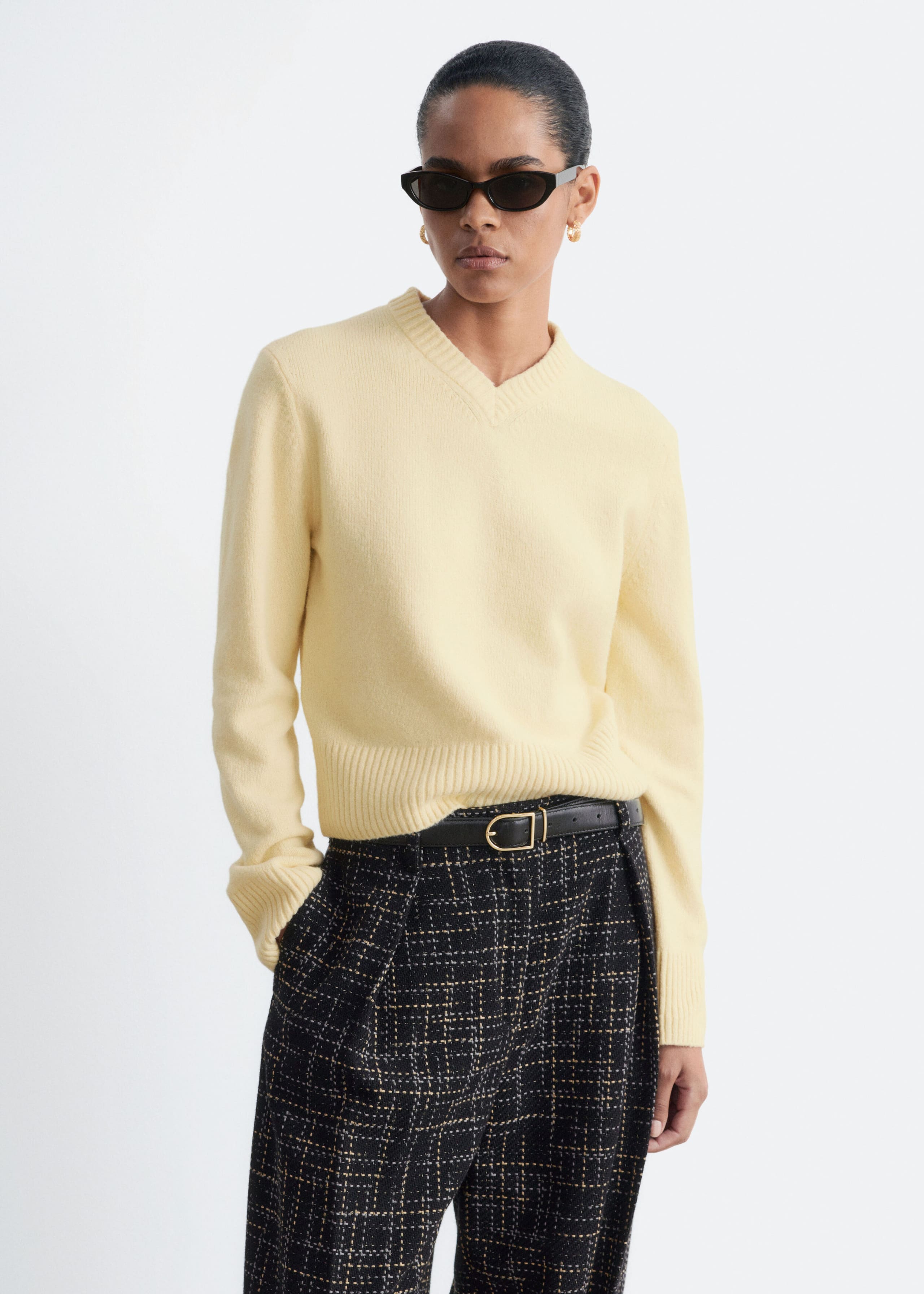 V-Neck Jumper - Dark Red - Lookbook