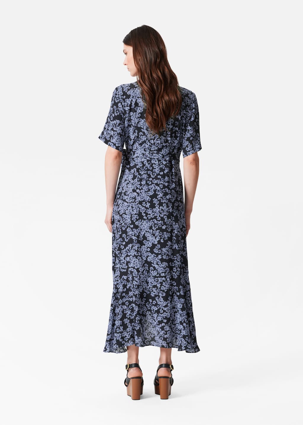 Robe portefeuille midi - Motif fleuri bleu - Lookbook