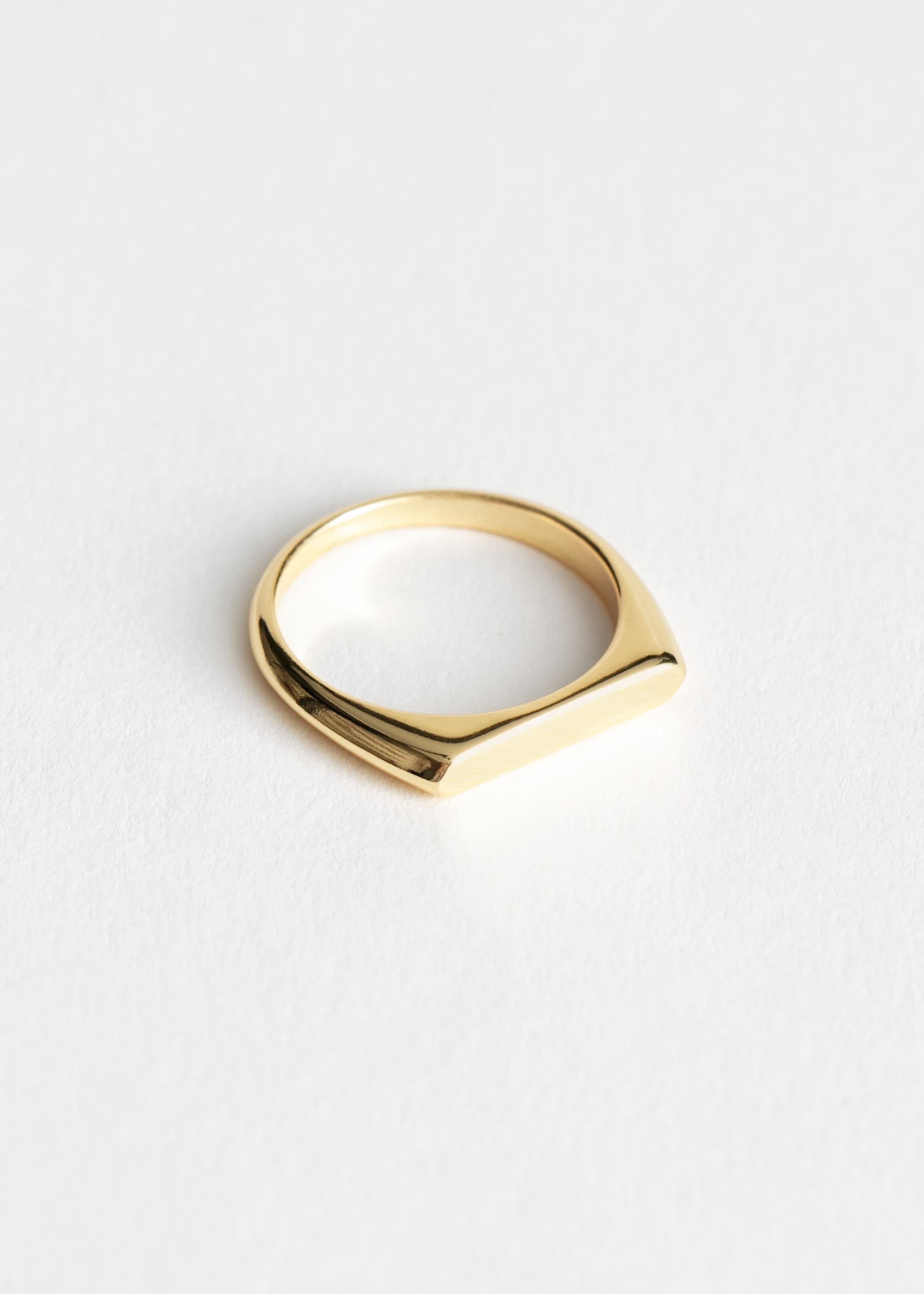 Flat ring – Guld – stilleben