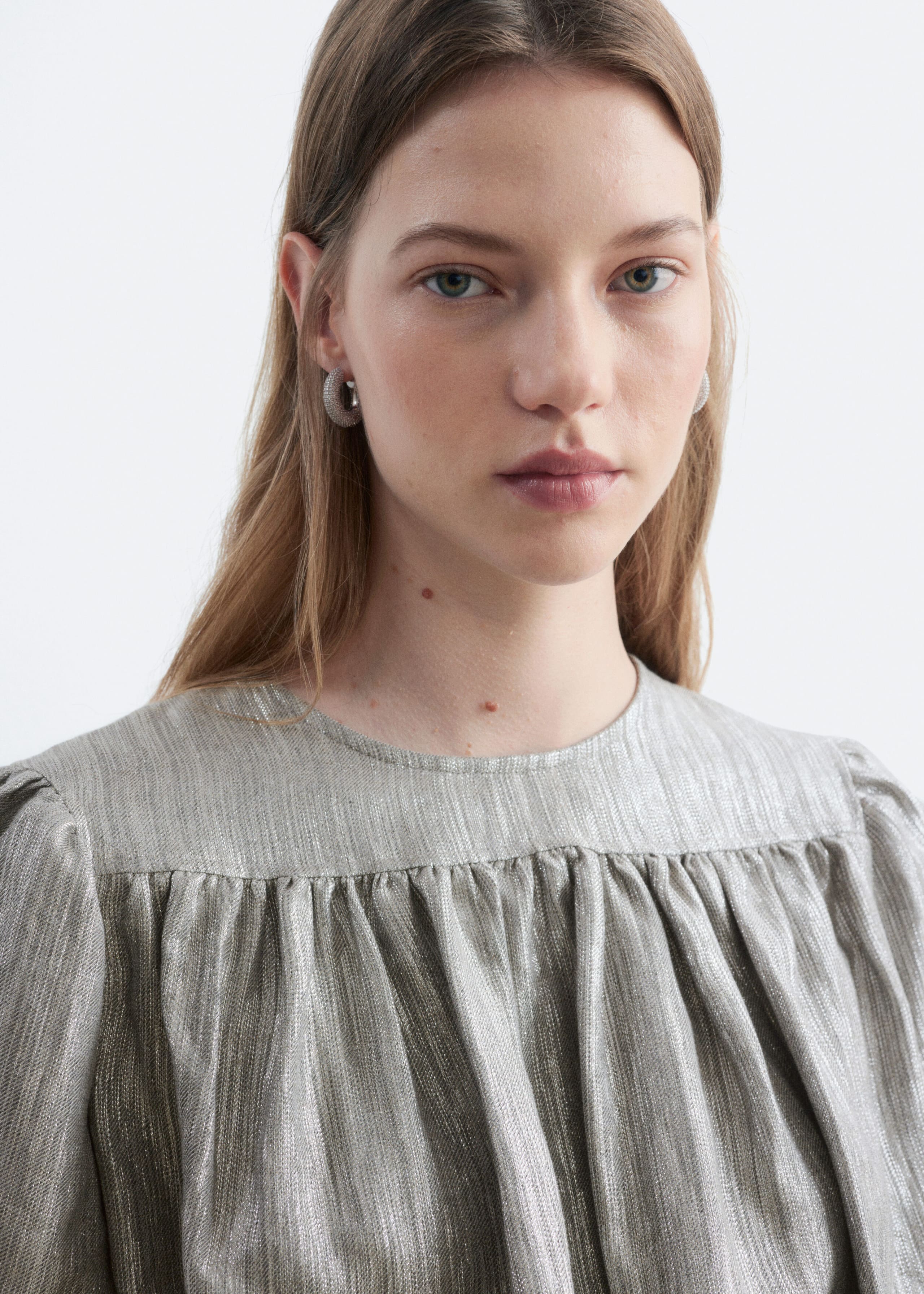 Aangerimpelde metallic blouse - Zilver - Lookbook