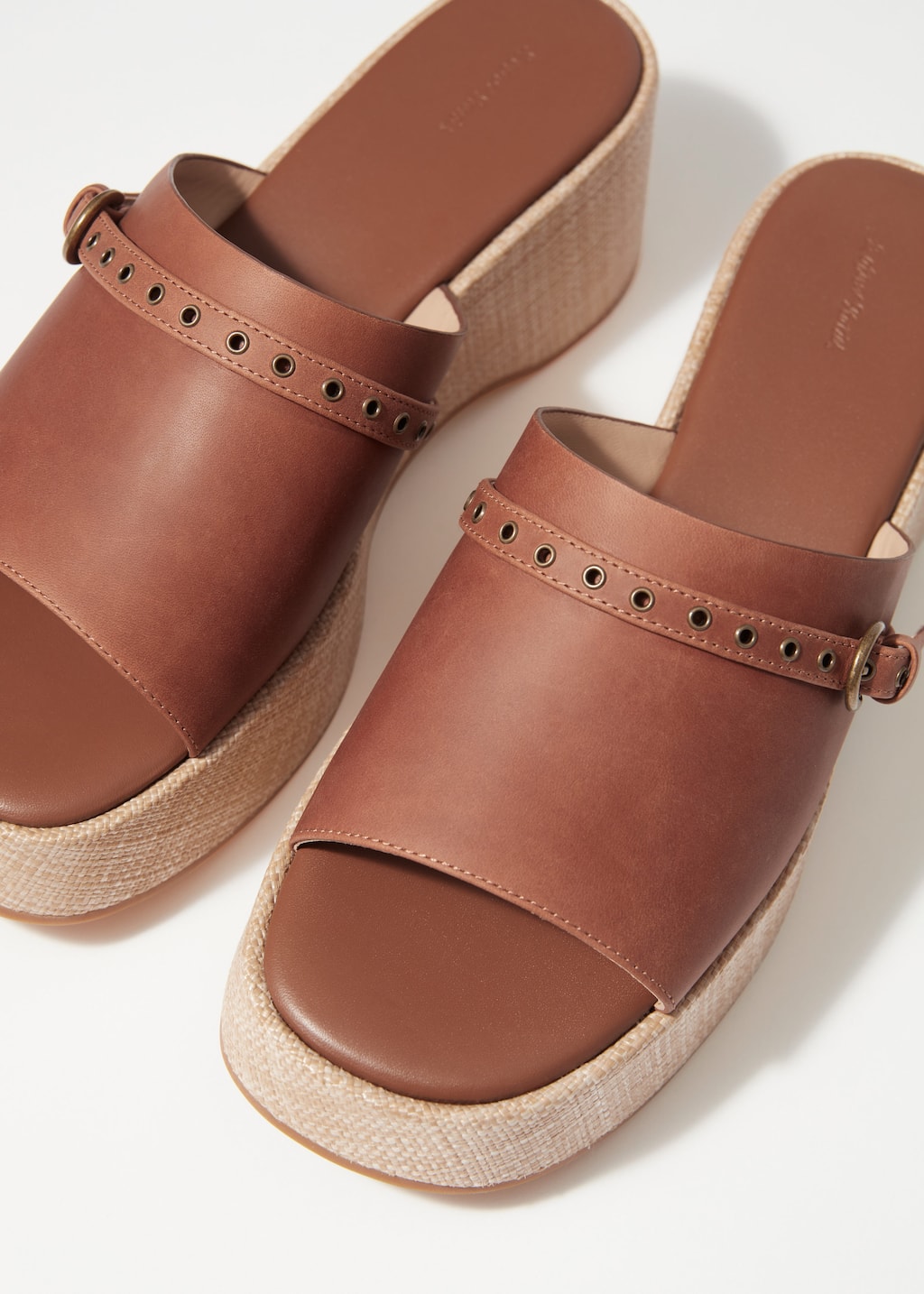 Mules in pelle scamosciata con plateau - {{variantName}} - Descrizione dettagliata