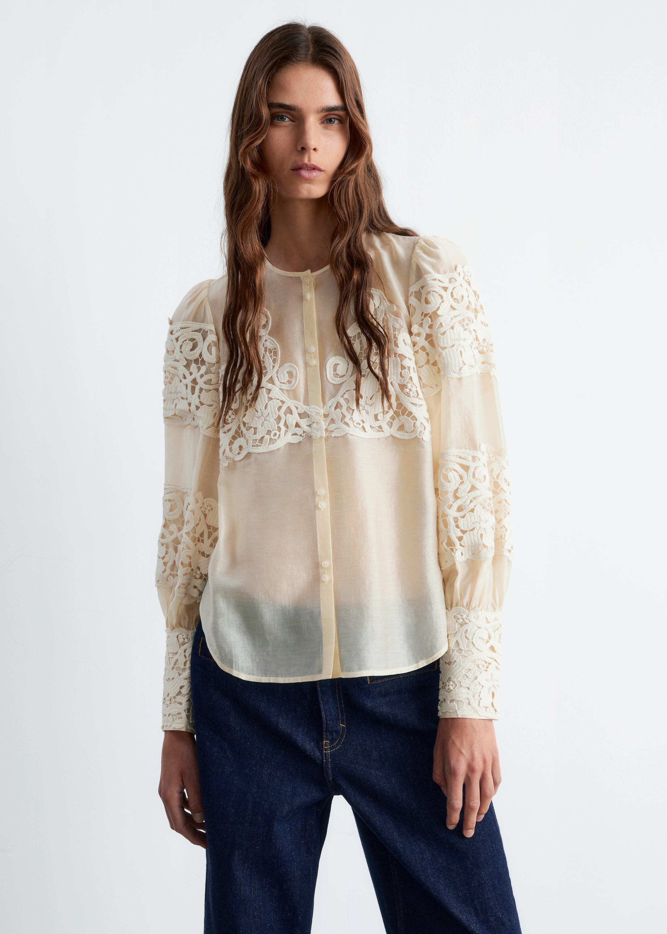 Grösseres Bild ansehen: Bluse mit Stickerei aus transparenter Spitze - Creme - DAMEN | H&M CH 1
