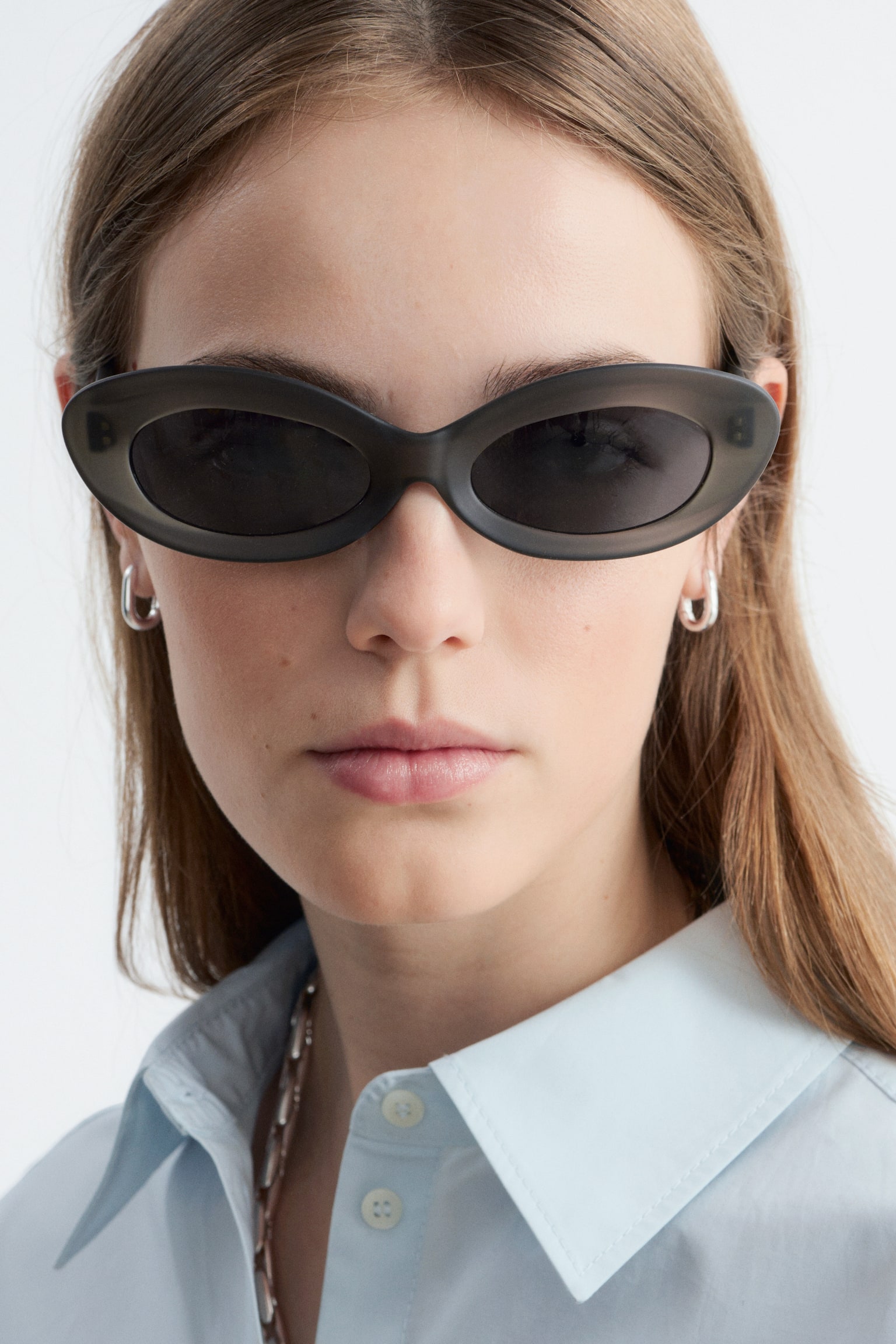 Skulpturerede ovale solbriller - Grå/Sort - 1