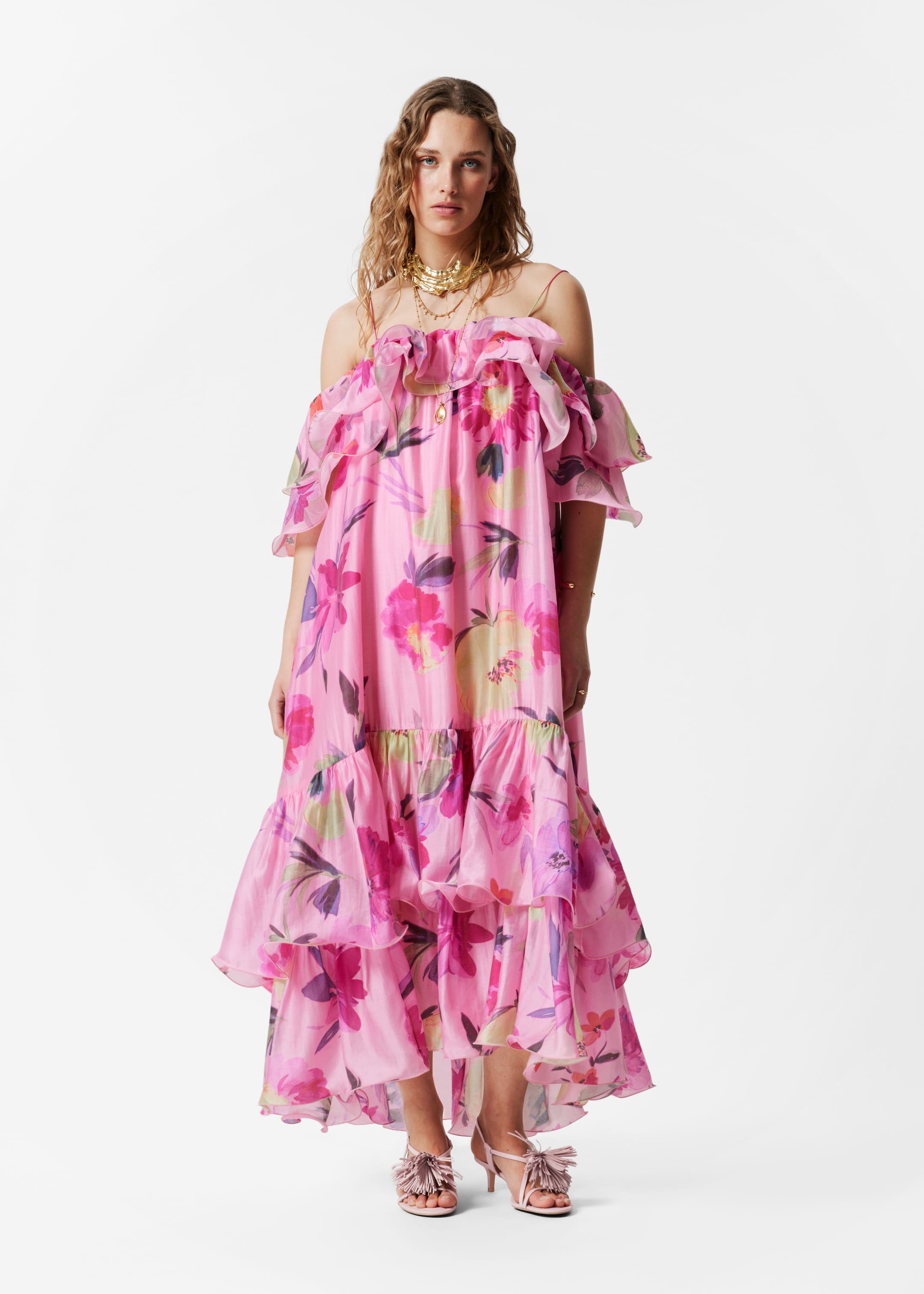 Ver imagen más grande: Maxivestido con volantes y hombros descubiertos - Flores rosas - MUJER | H&M ES 1