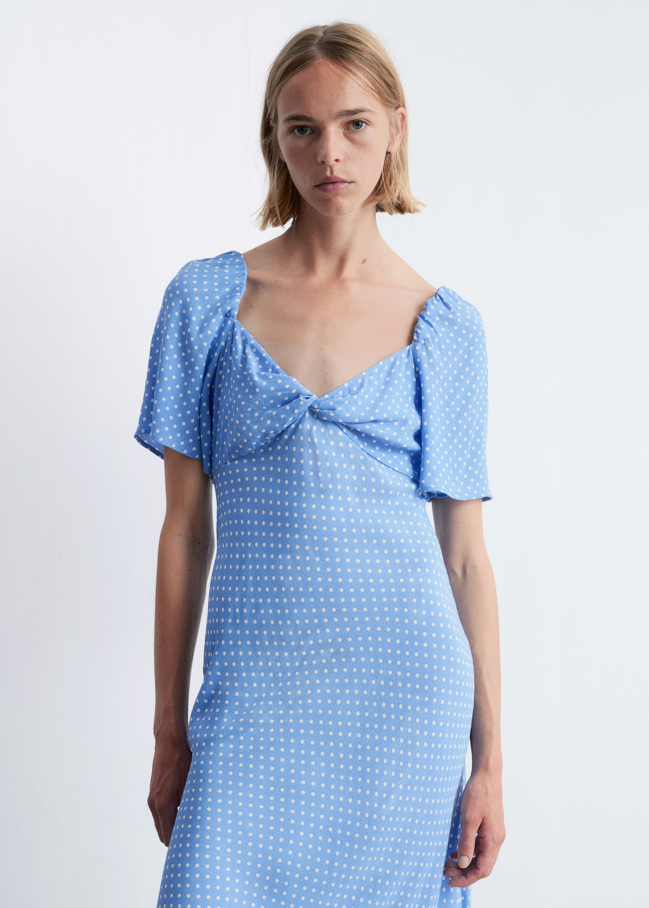 Größeres Bild anzeigen: Midikleid mit Volantärmeln - Hellblau mit Polka-Dots - Ladies | H&M AT 2
