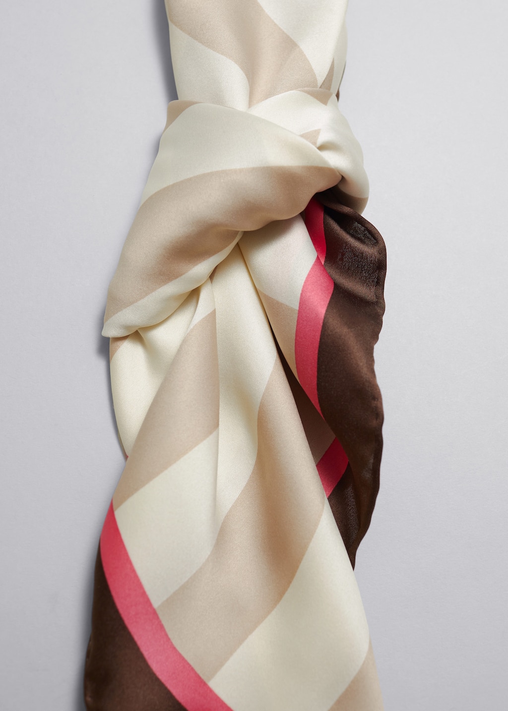 Foulard stampato - {{variantName}} - Descrizione dettagliata