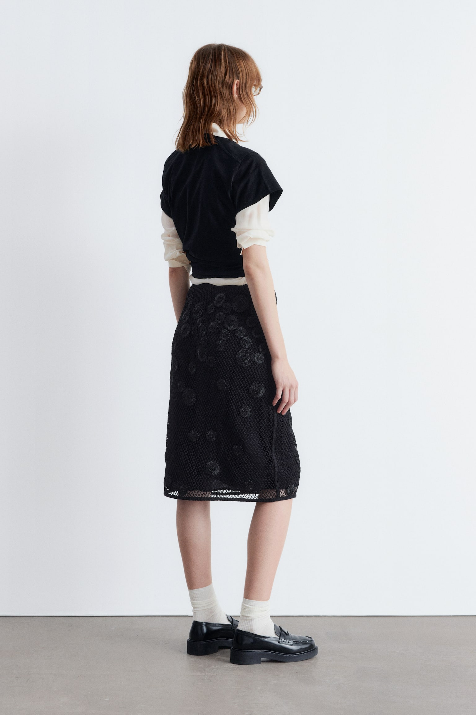 Миди пола с флорални апликации и мрежа - Черен - 4