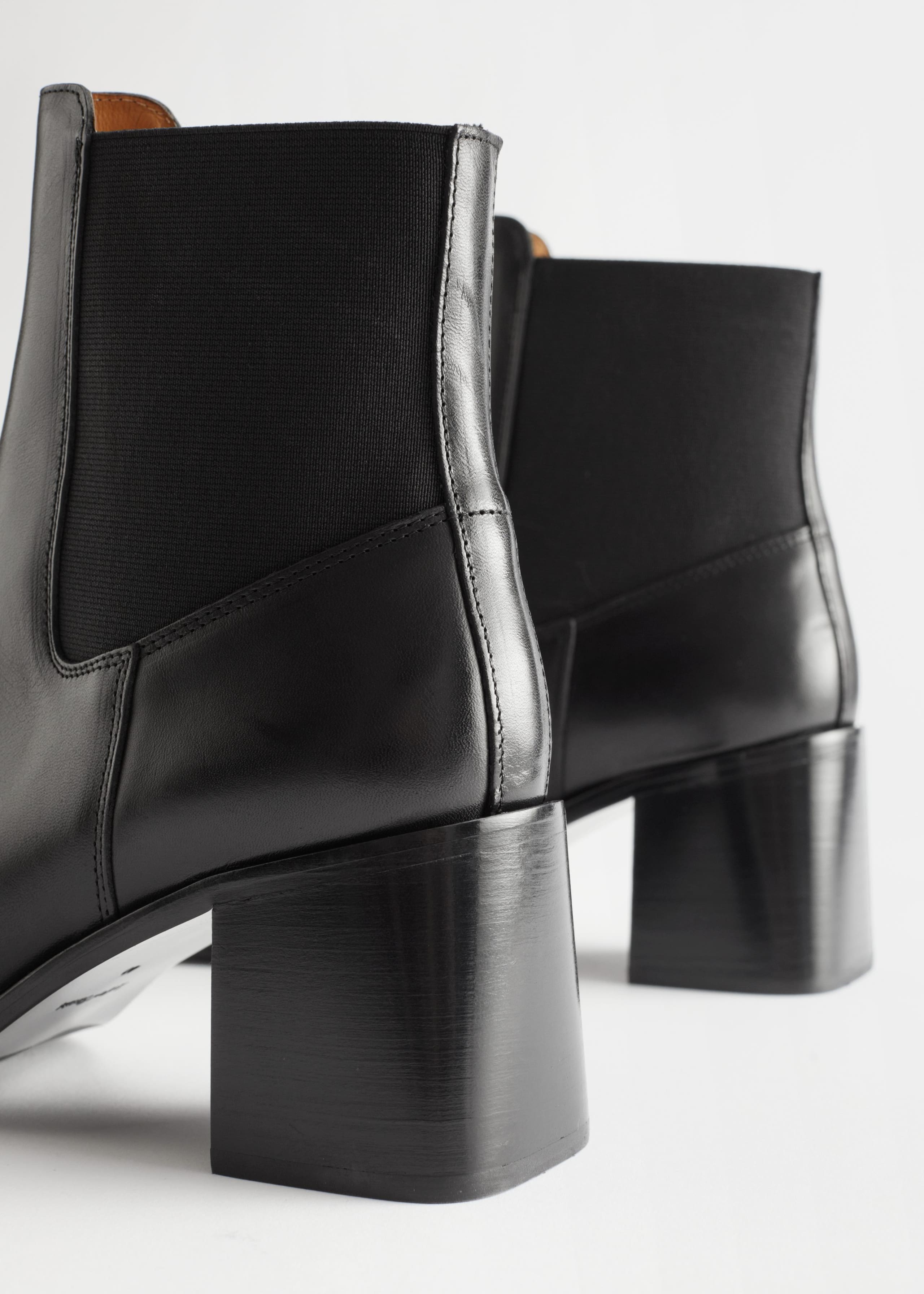 Block Heel Chelsea Boots - {{variantName}} - Detalle descriptivo