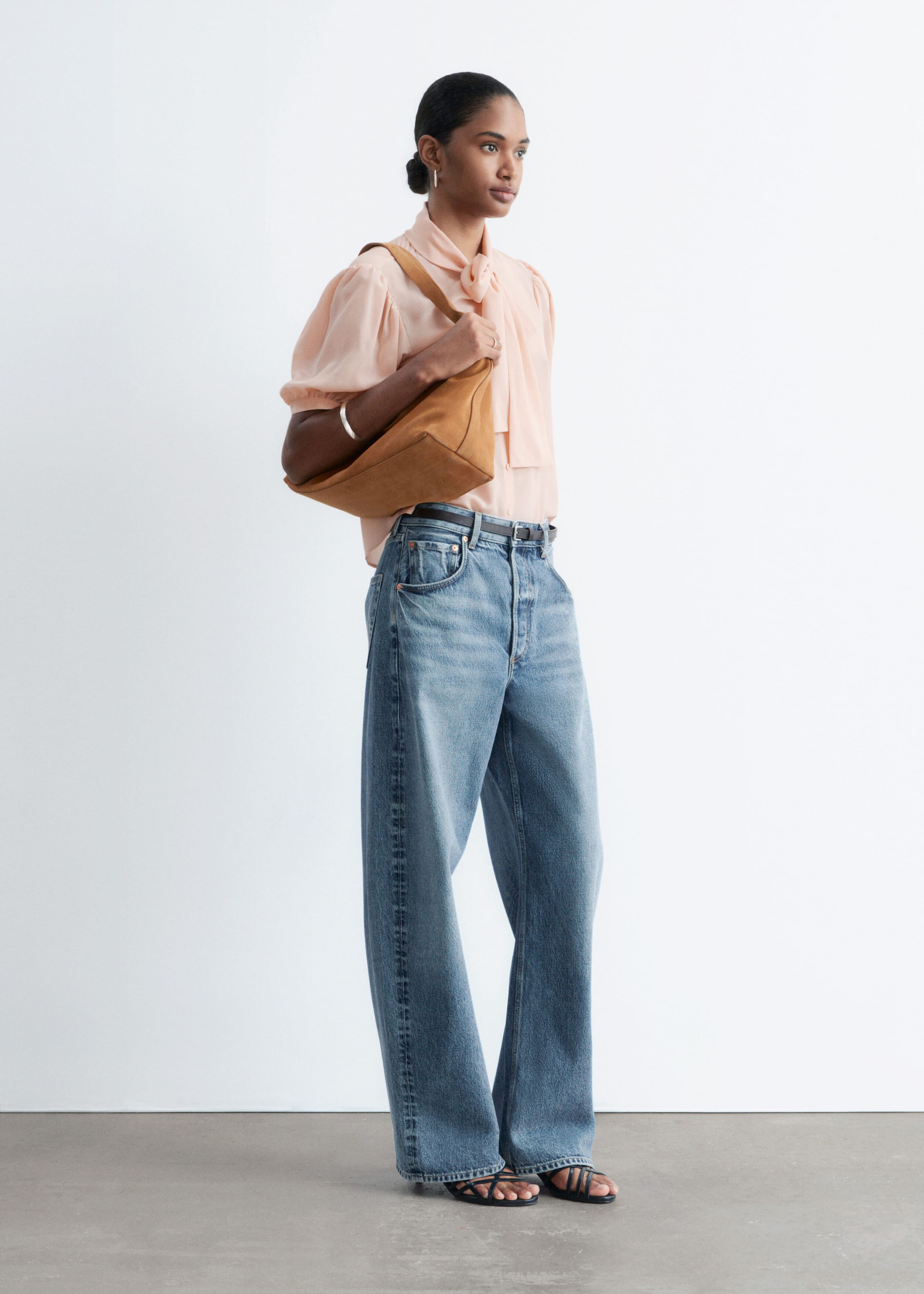 Image of Blouse en soie à imprimés et nœud lavallière