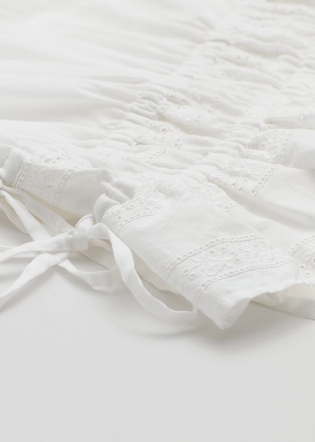 Broderie Anglaise Drawstring Detail Top - {{variantName}} - Descriptive Detail