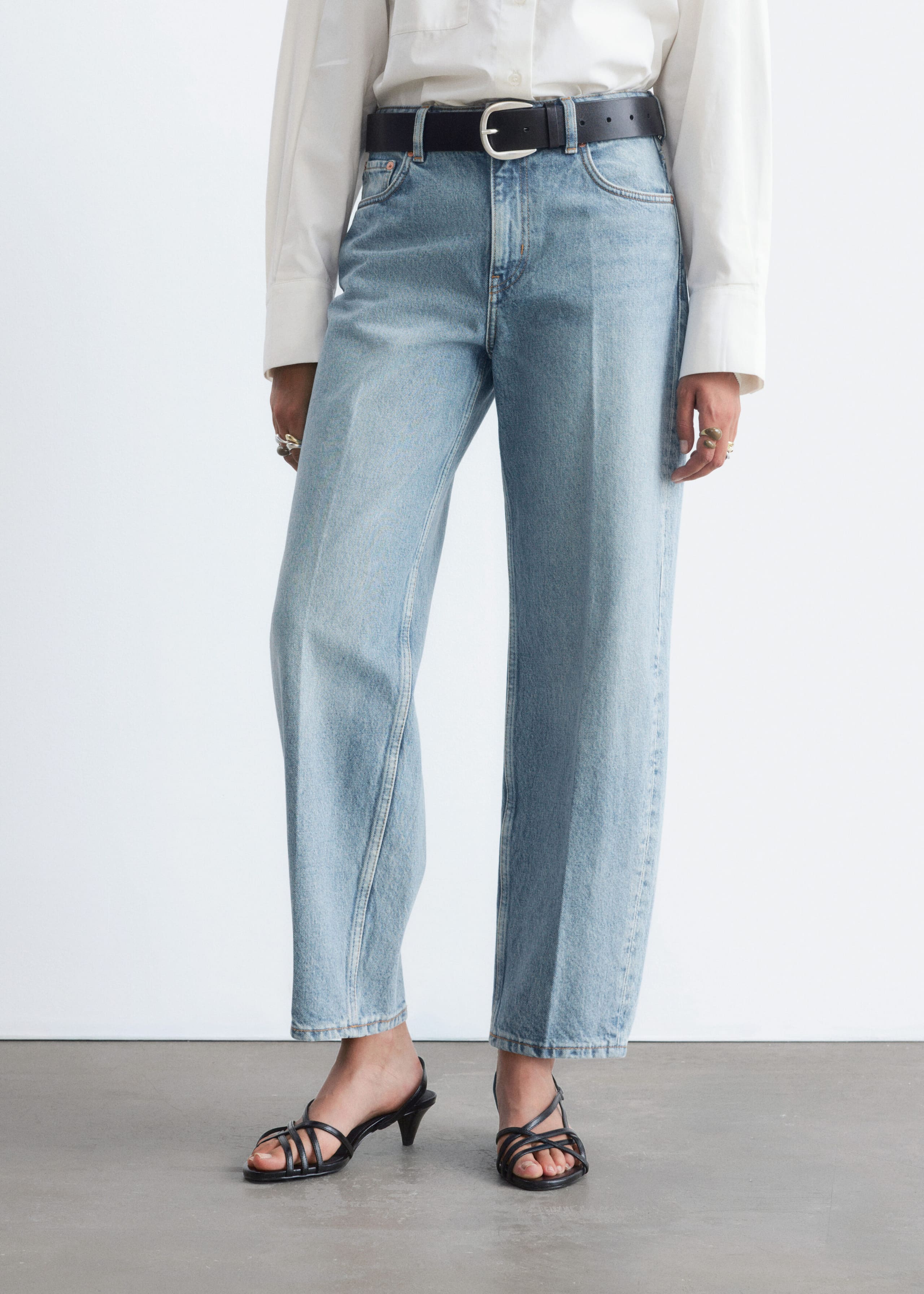 Tapered Jeans - Light Blue - Lookbook