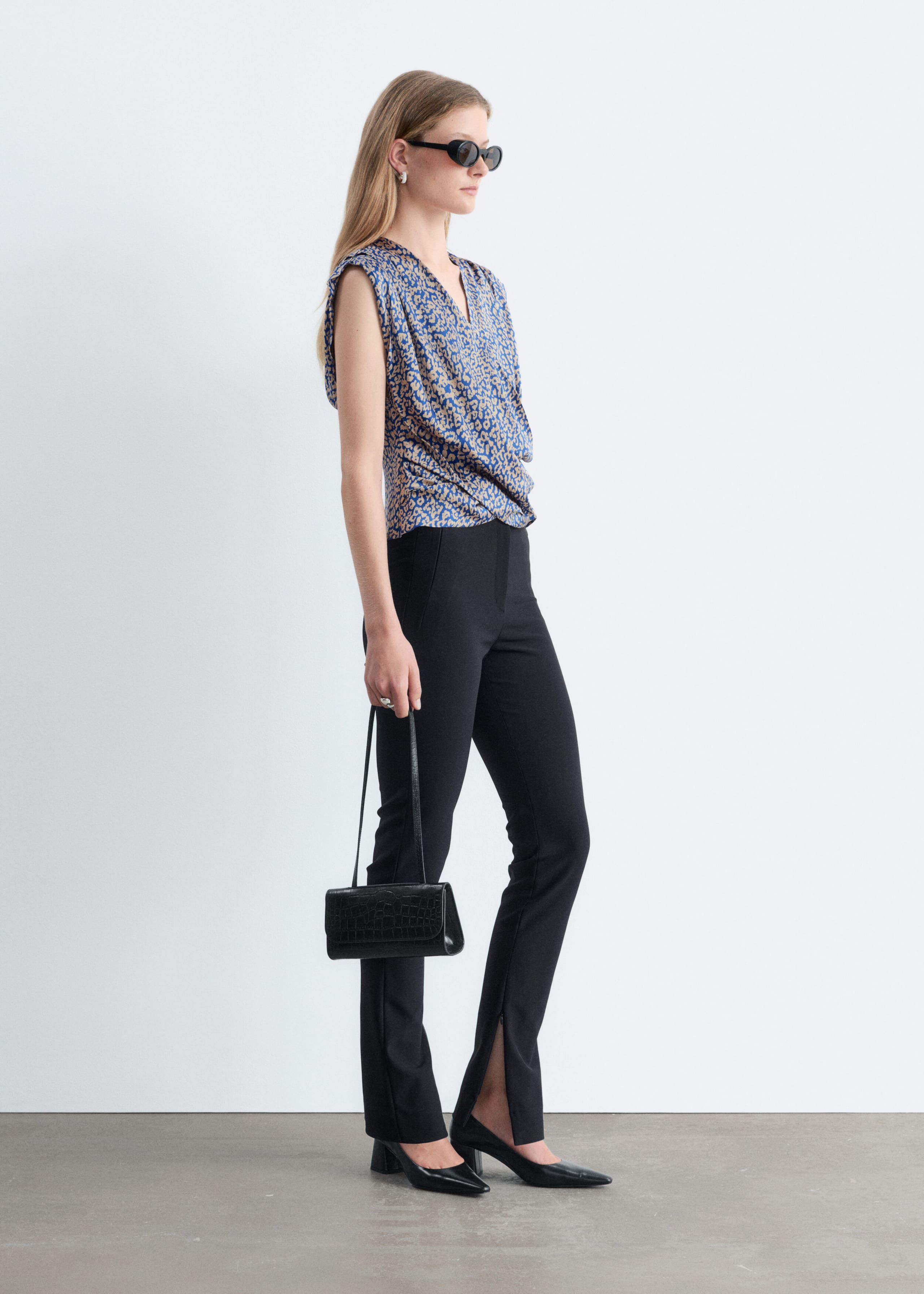 Ärmelloses Wickeloberteil - Beige/Blau - Lookbook