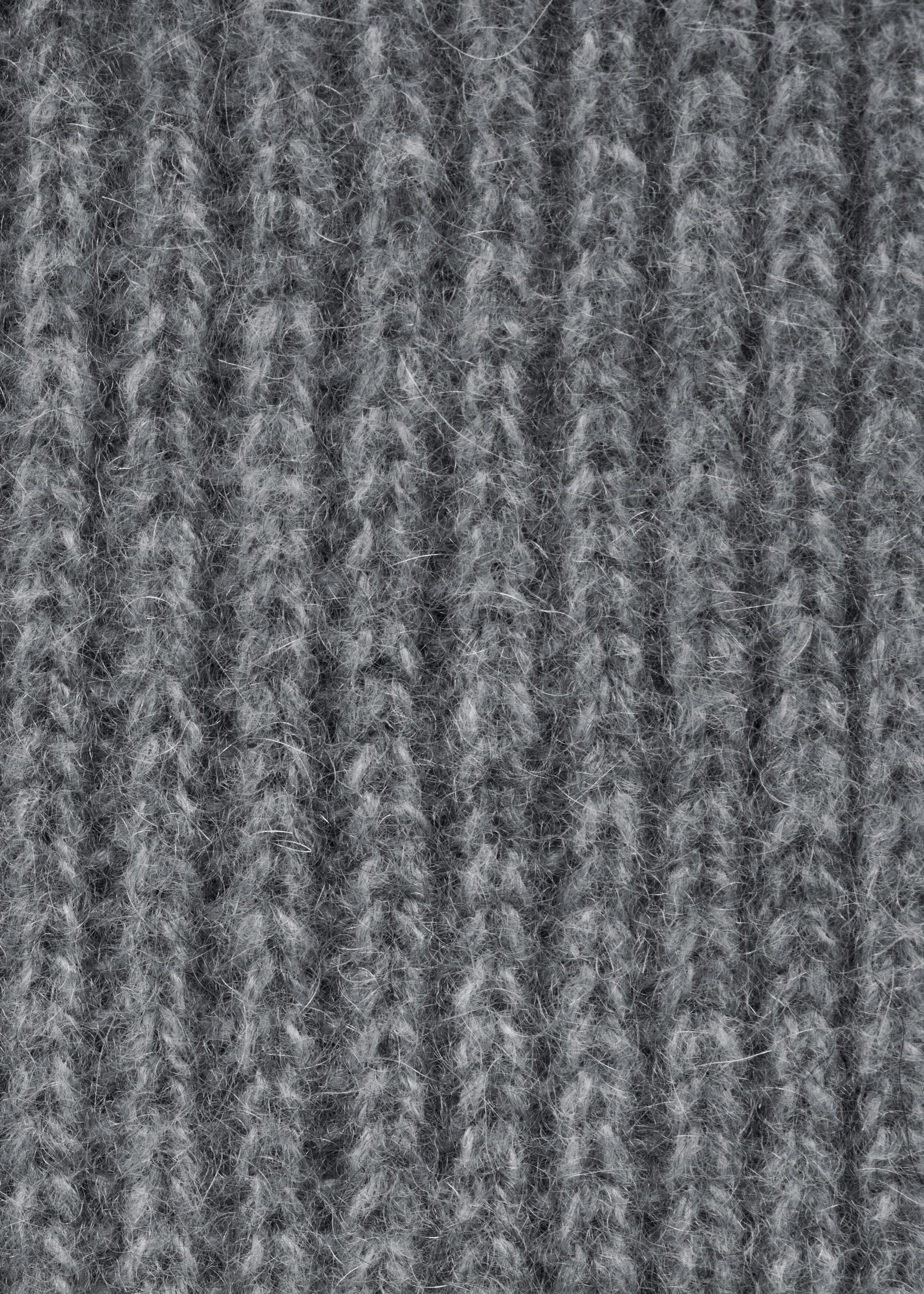 Cashmere Knit Scarf - {{variantName}} - Descriptive Detail