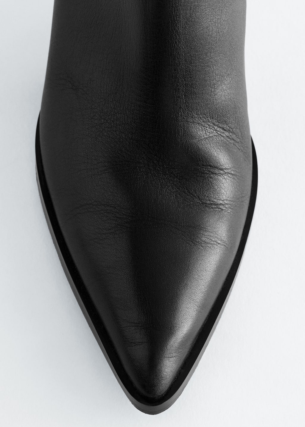 Image of Ankle Boots aus Veloursleder mit Kitten-Heel