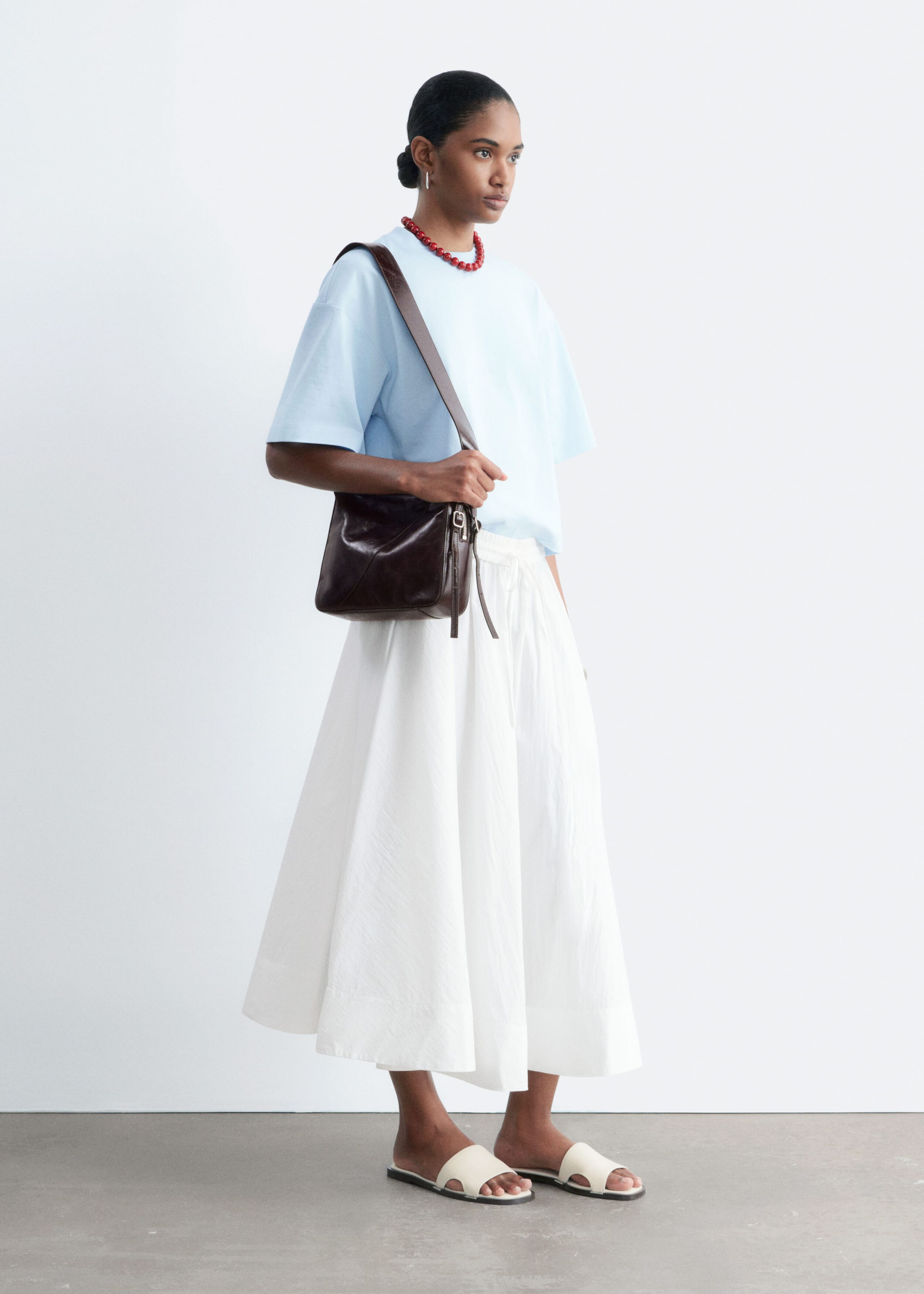 Boxy T-Shirt - Black - Lookbook