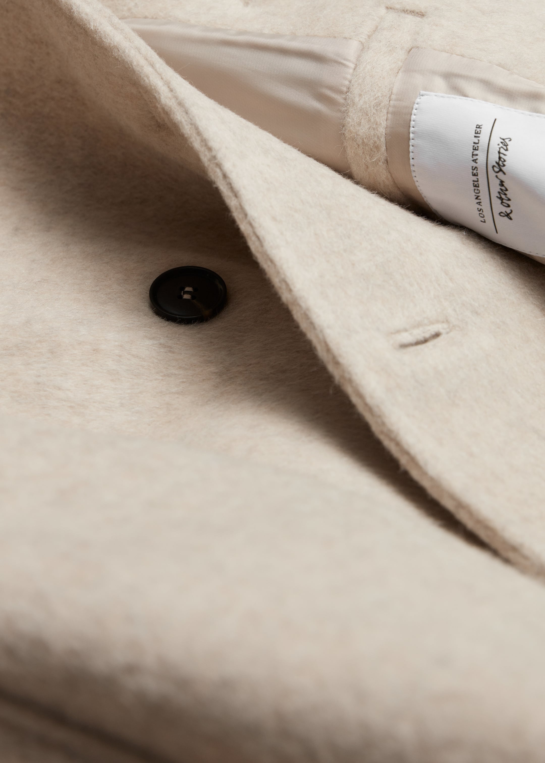 Näytä suurempi kuva: Kaksirivinen villakangastakki - Vaaleanbeige - NAISET | H&M FI 4