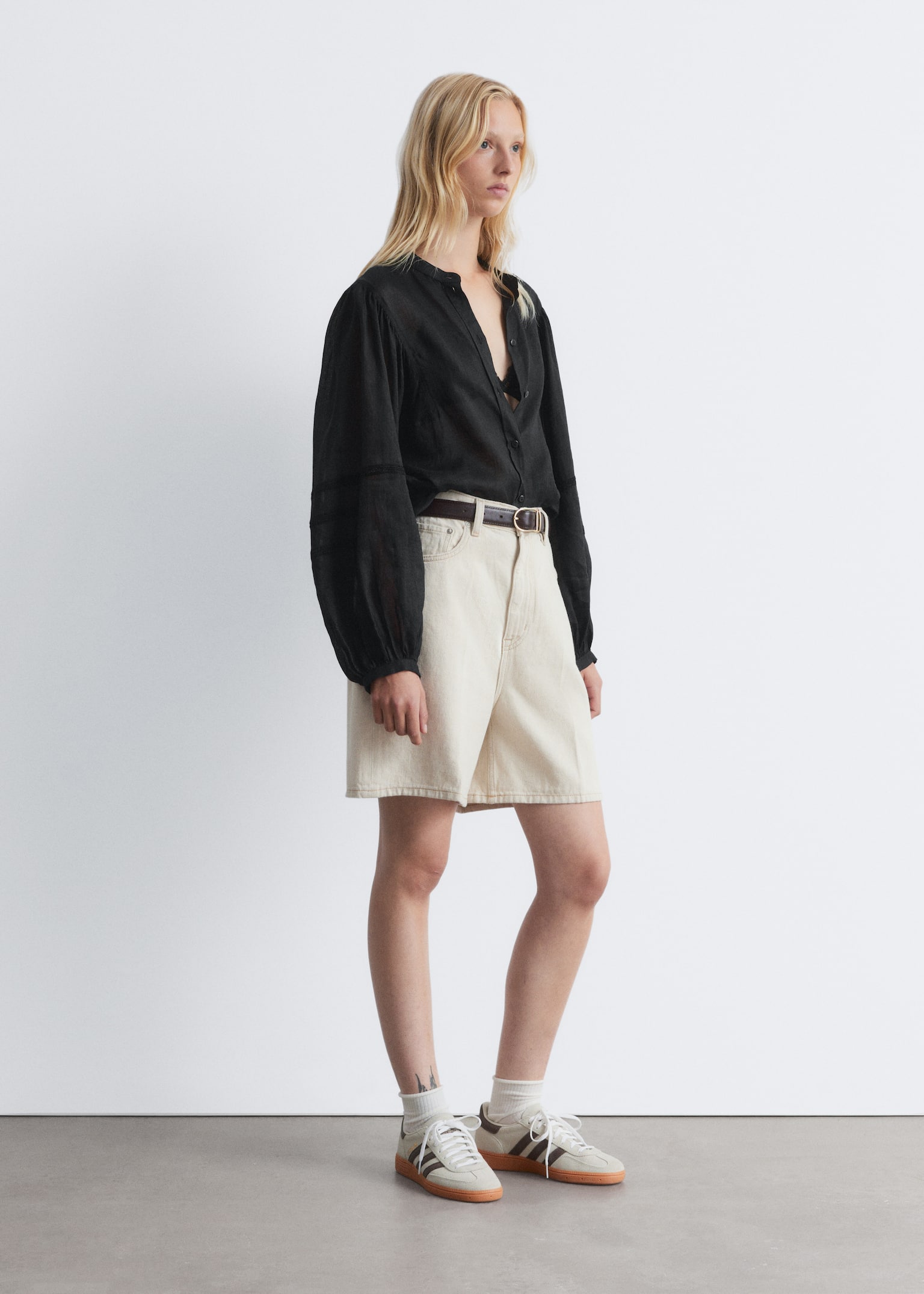 Blouse met volumineuze mouwen - Zwart - 6