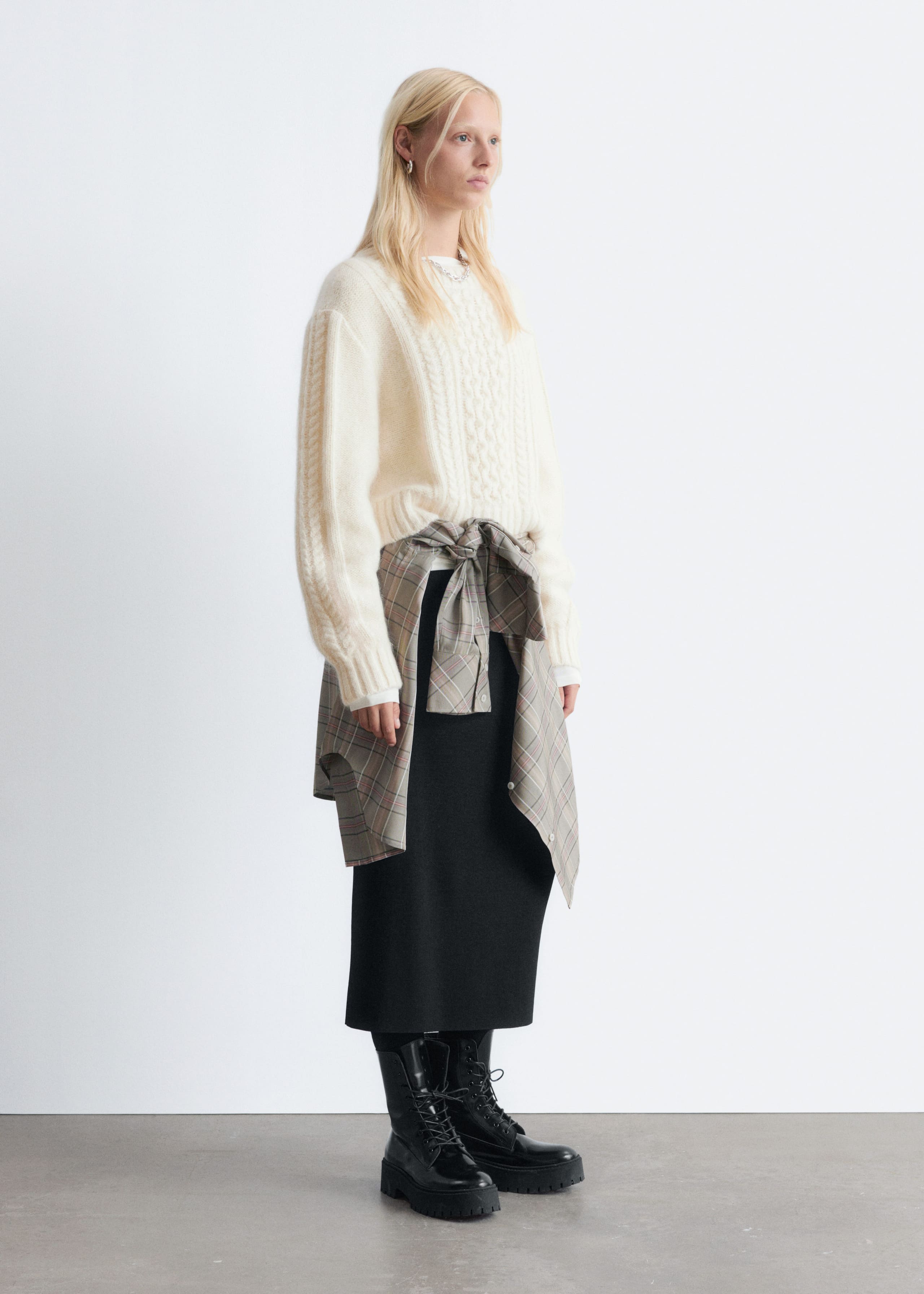Image of Verkürzter Pullover mit Zopfstrickmuster
