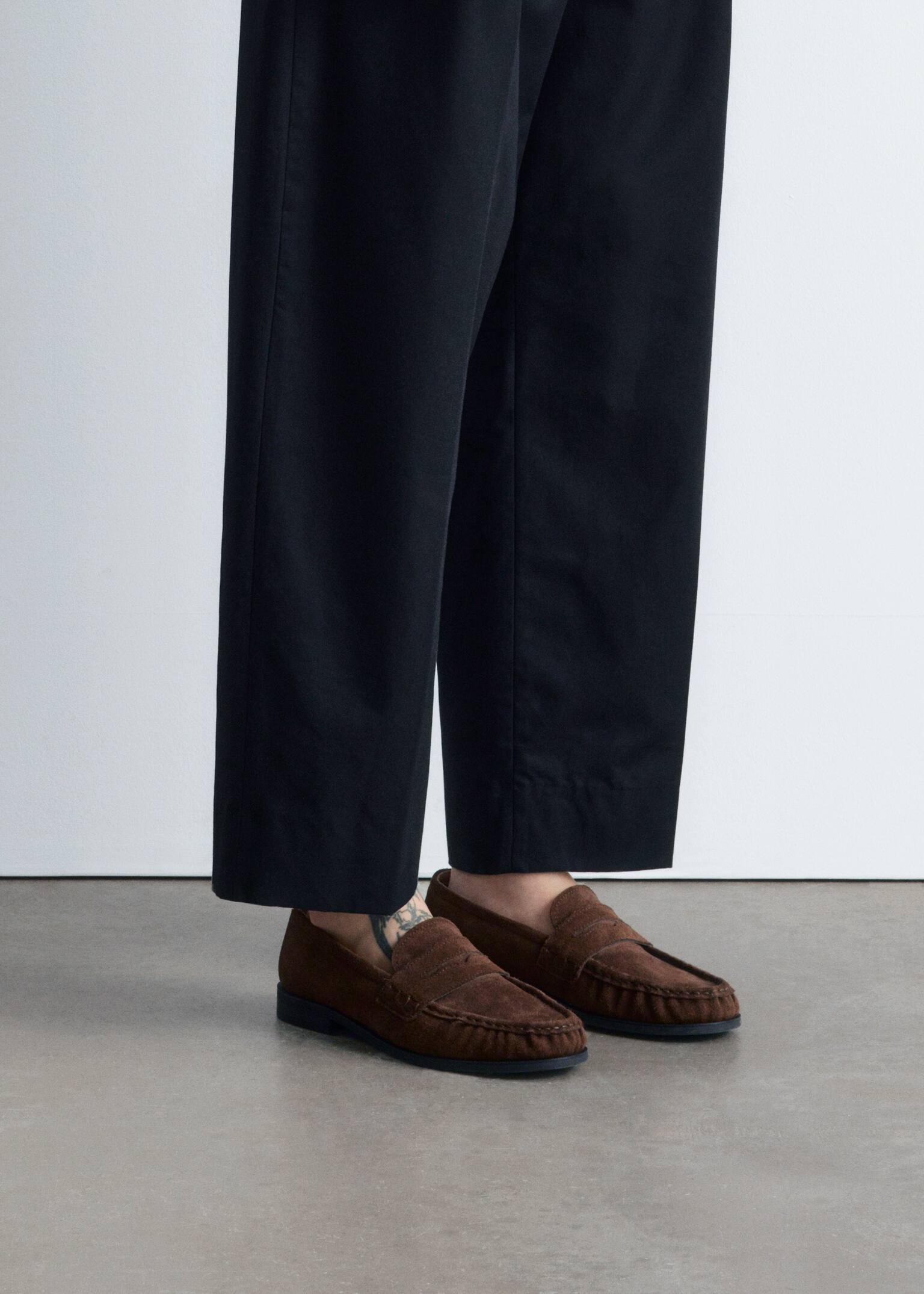 Hose mit Bügelfalten und schmal zulaufendem Bein - Schwarz/Beige - 3