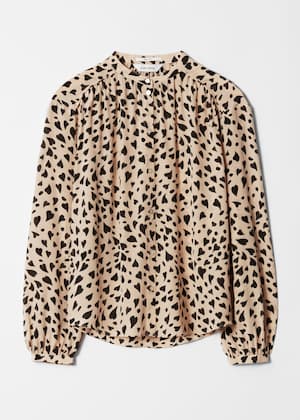 Beige Heart Pattern