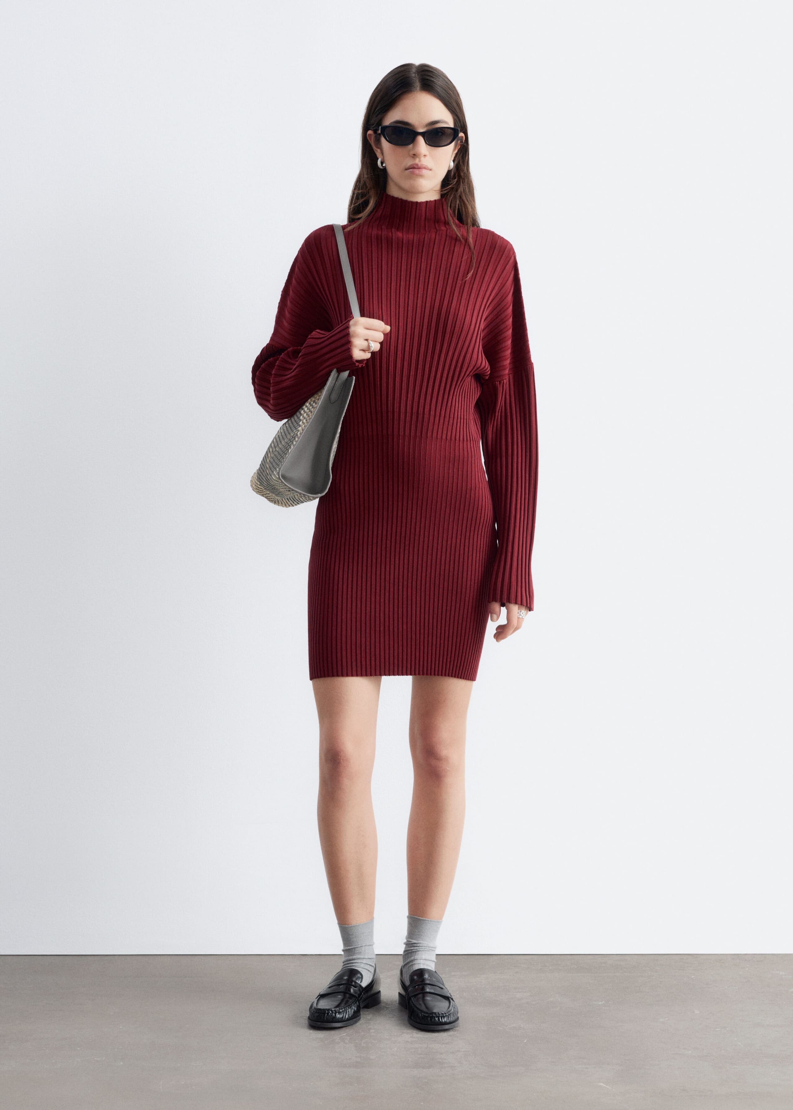 Sukienka w prążki z półgolfem – Ciemnoczerwony – Lookbook