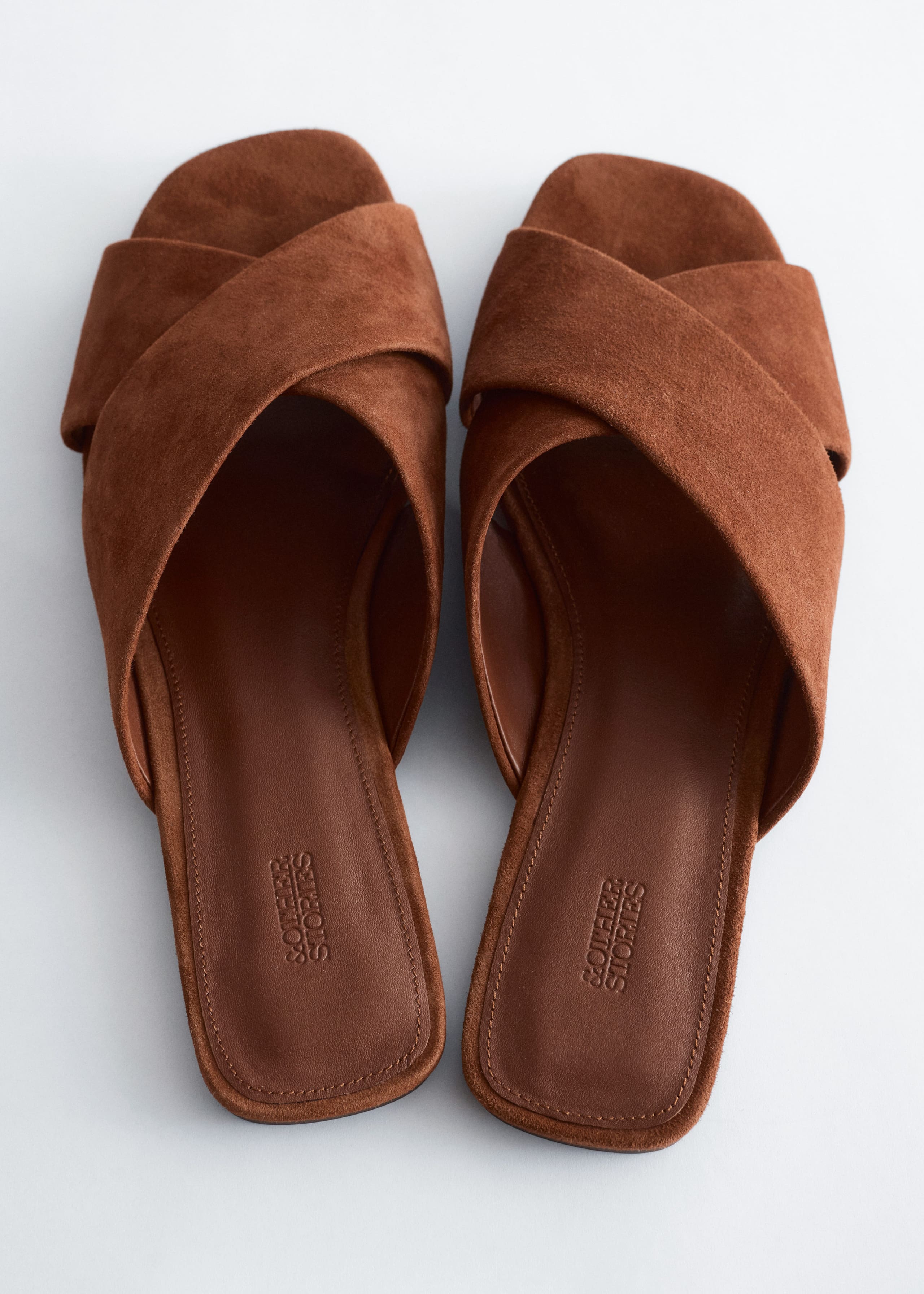 Image of Sandali incrociati in pelle scamosciata