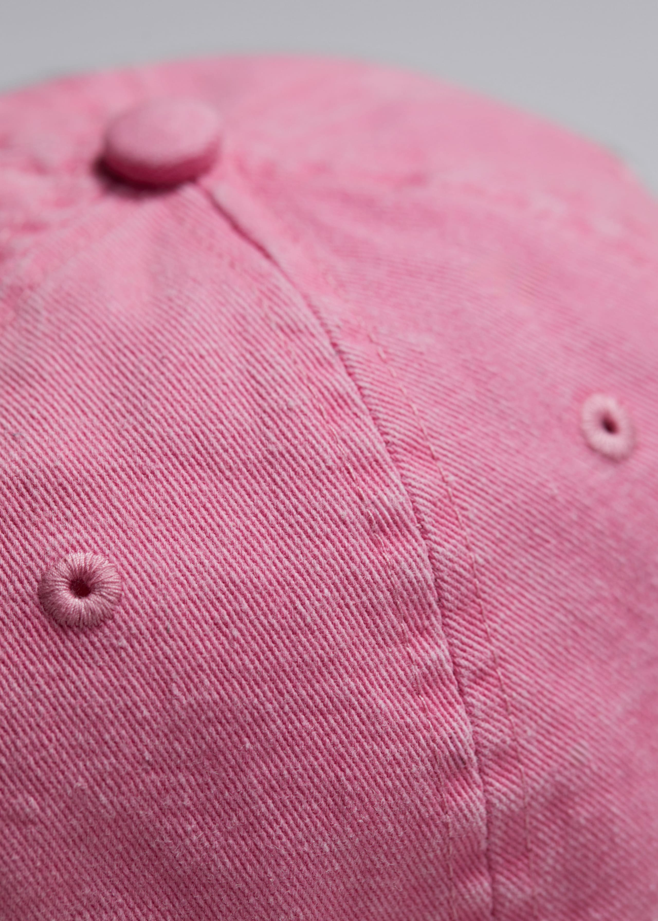 Basecap aus gebleichtem Denim - {{variantName}} - Beschreibendes Detail