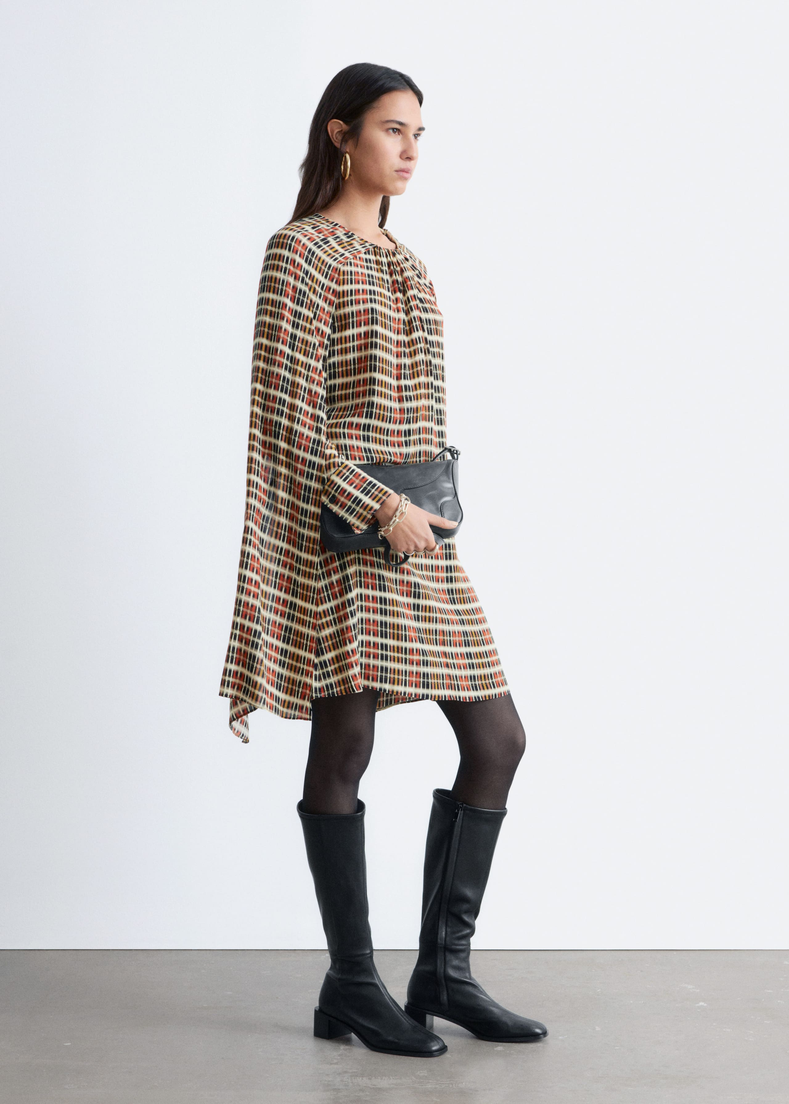 Image of Robe courte style cape